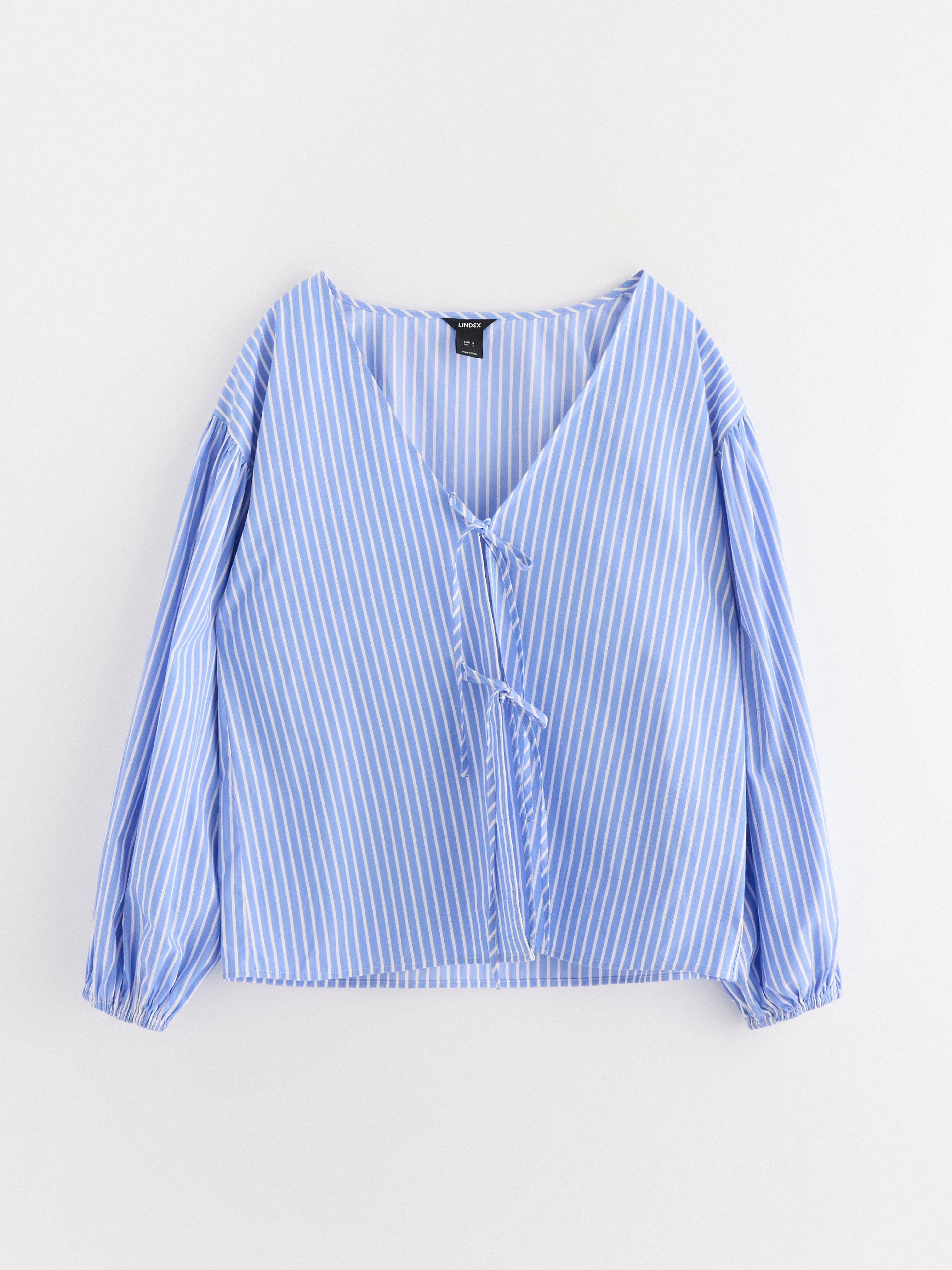 Blusa azul de manga larga