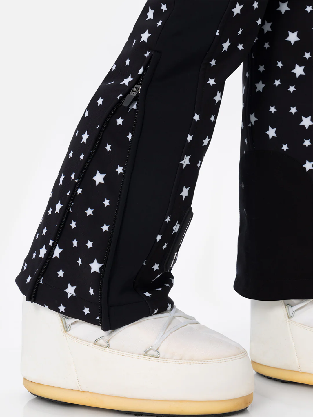 Traje de esquí para mujer Garmisch con estampado de estrellas y tecnología RECCO®.