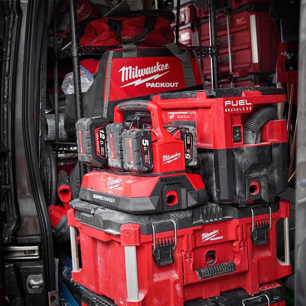 MILWAUKEE PACKOUT™ 6-paikkainen pikalaturi M18PC6