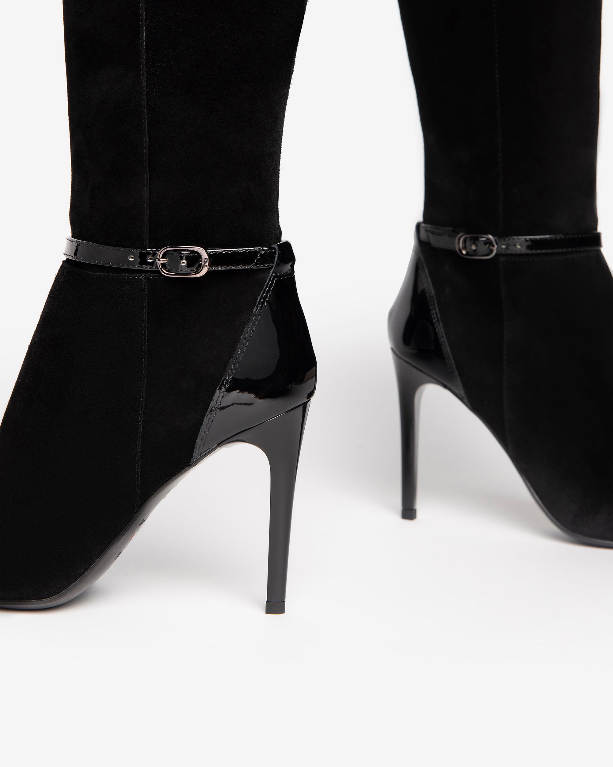  Damenstiefel aus Wildleder und Lackleder