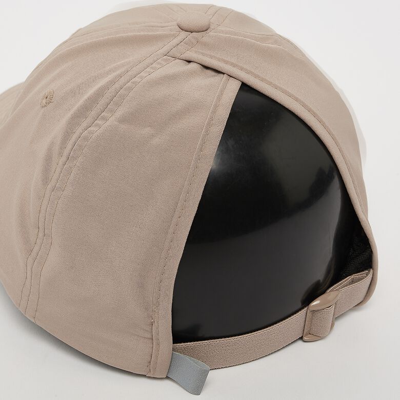 Gorra femenina 9Twenty con parte trasera abierta. Marca: 9Twenty