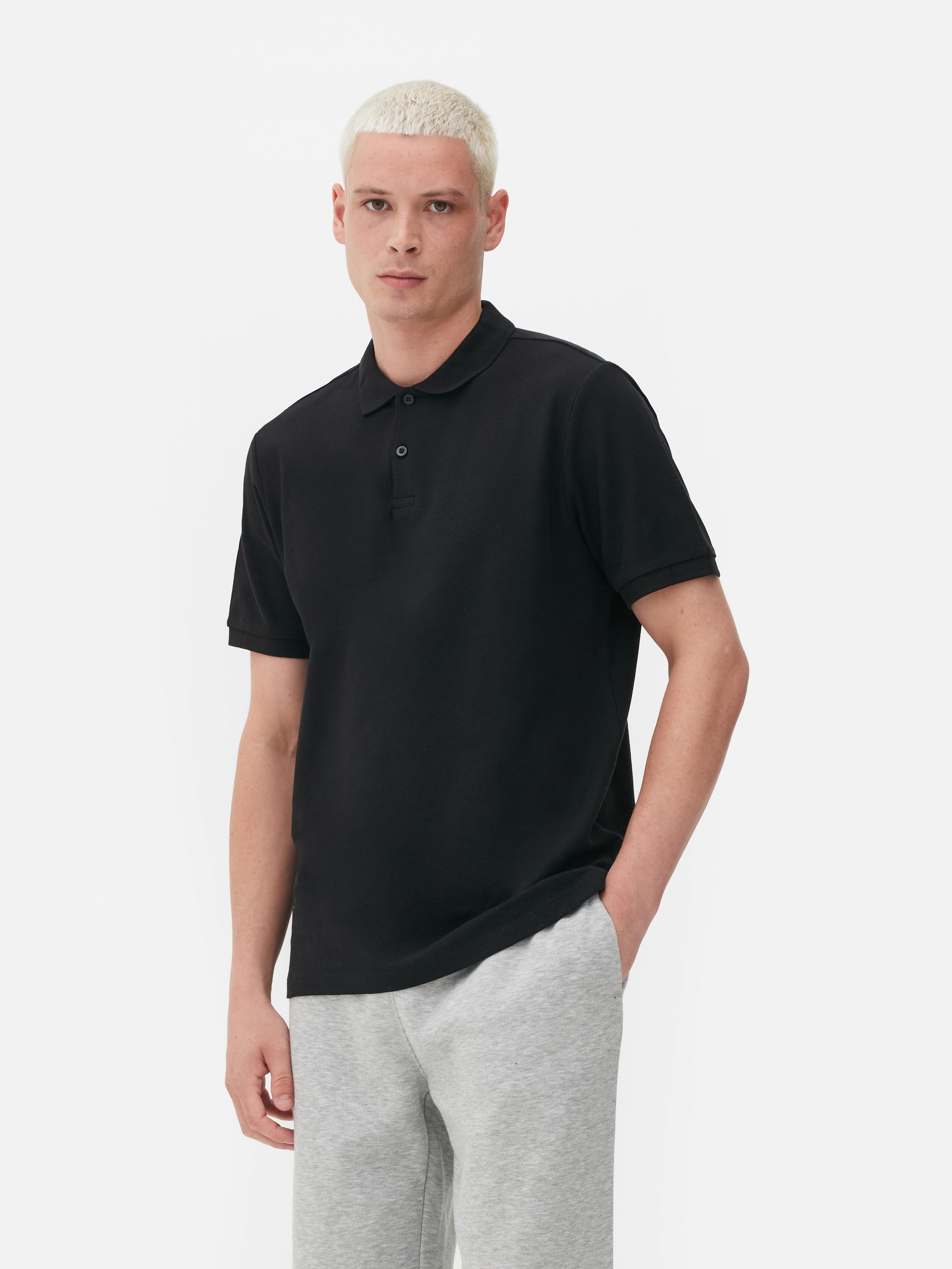 Tricou polo clasic din piqué. Un stil smart-casual impune acest tricou polo clasic din piqué de bumbac.