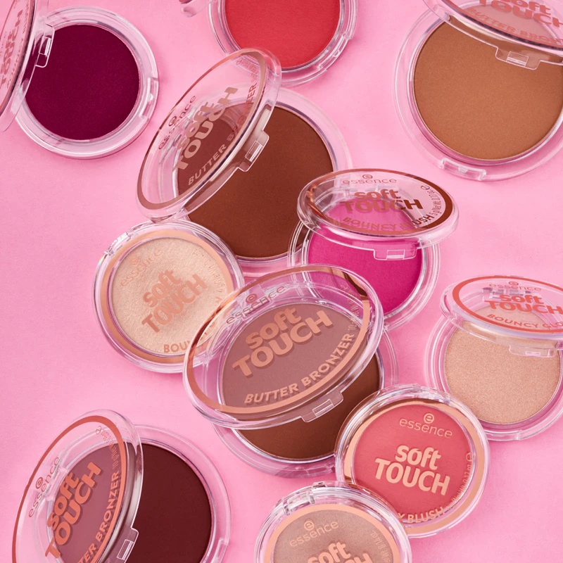 essence Soft Touch pūderveida bronzeris ar matētu apdari