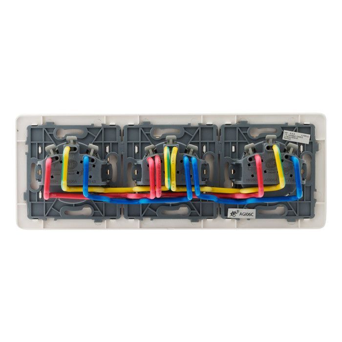 Enchufe triple precableado 2P+E 16A - blanco - Zenitech