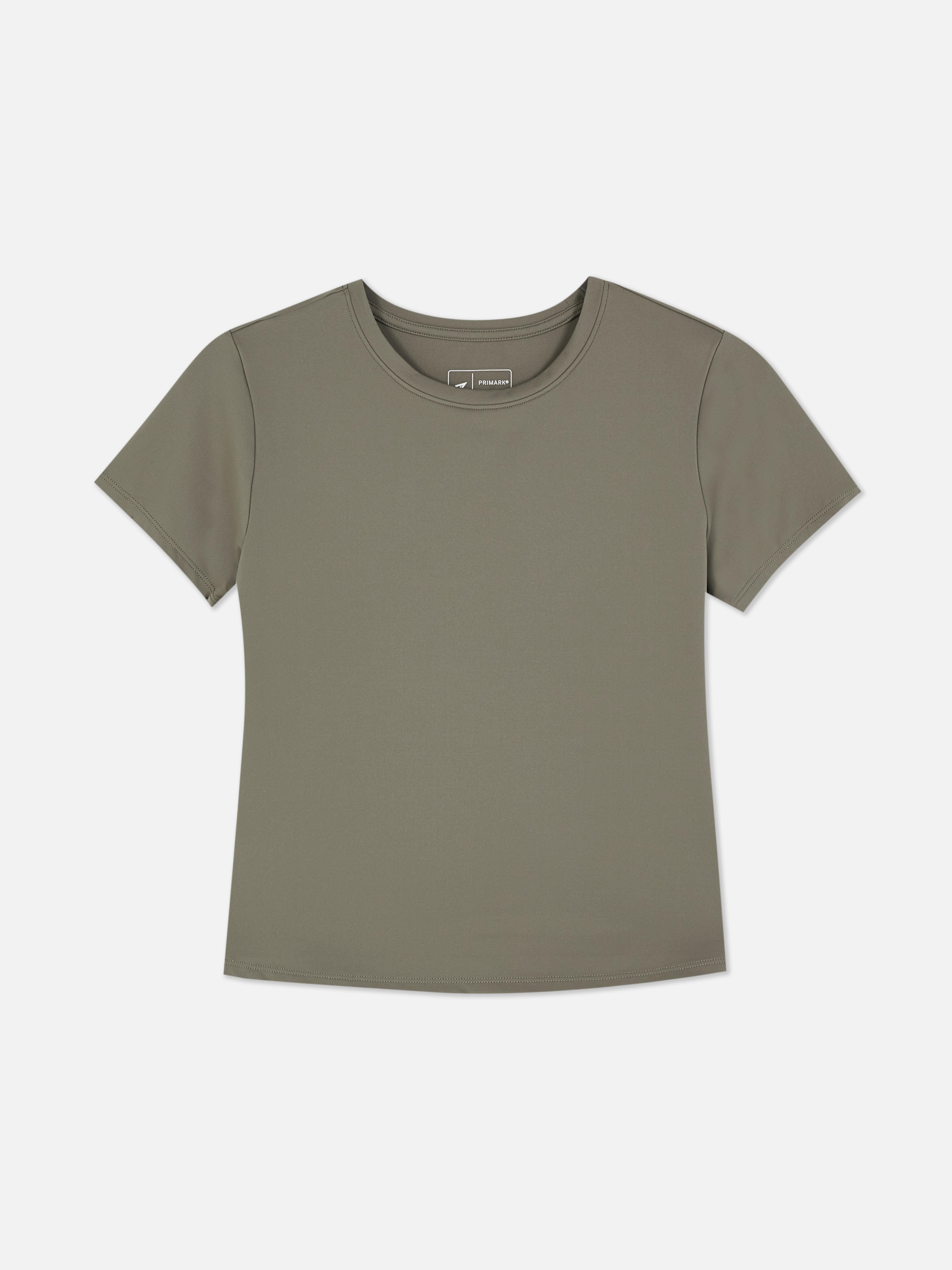 Tricou sport moale ca untul Bucură-te de un antrenament în acest tricou cu guler rotund moale ca untul din colecția noastră sport