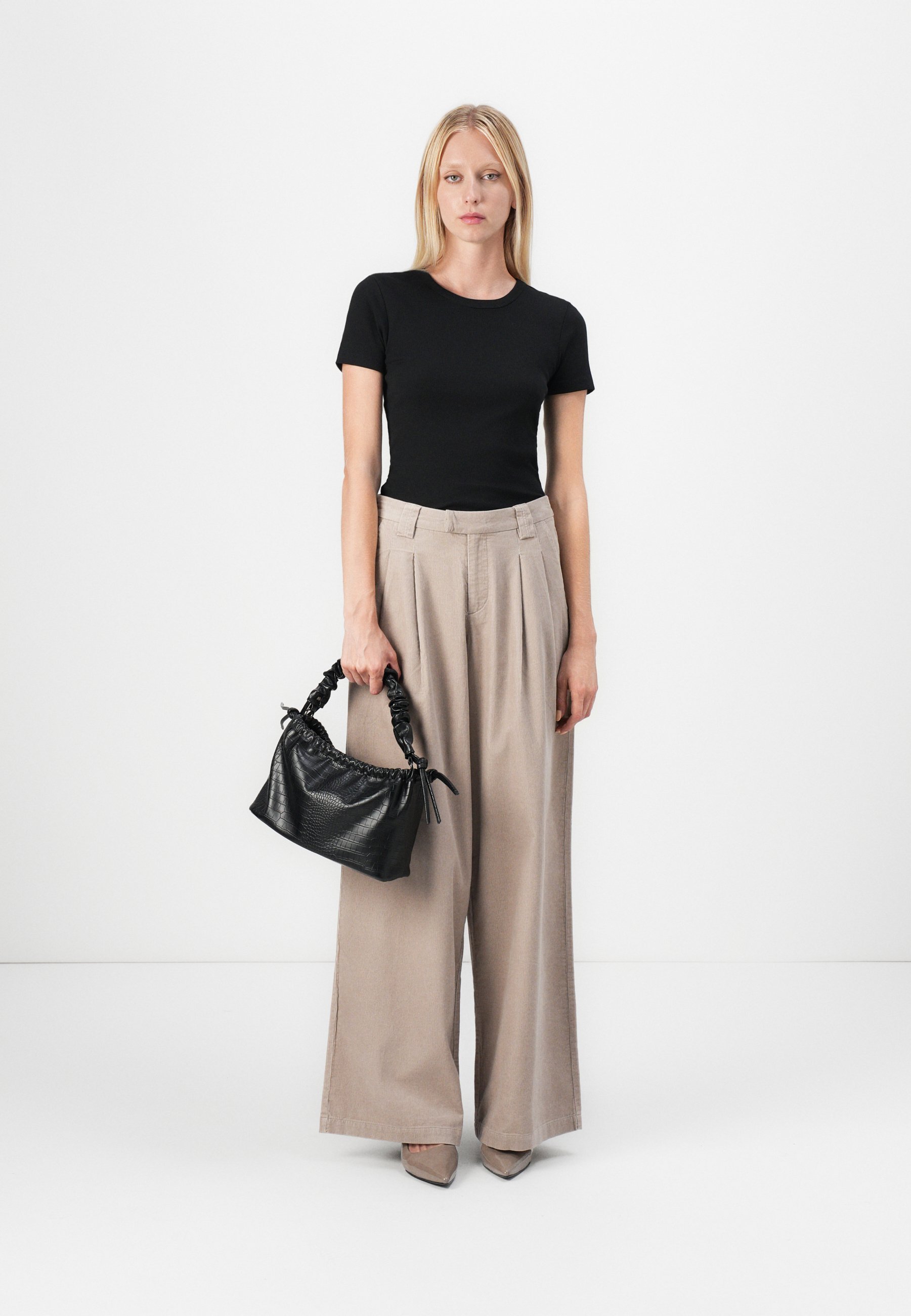 SOLO SU LSVEA NESSA PANTALONI LARGHI - Pantaloni - string