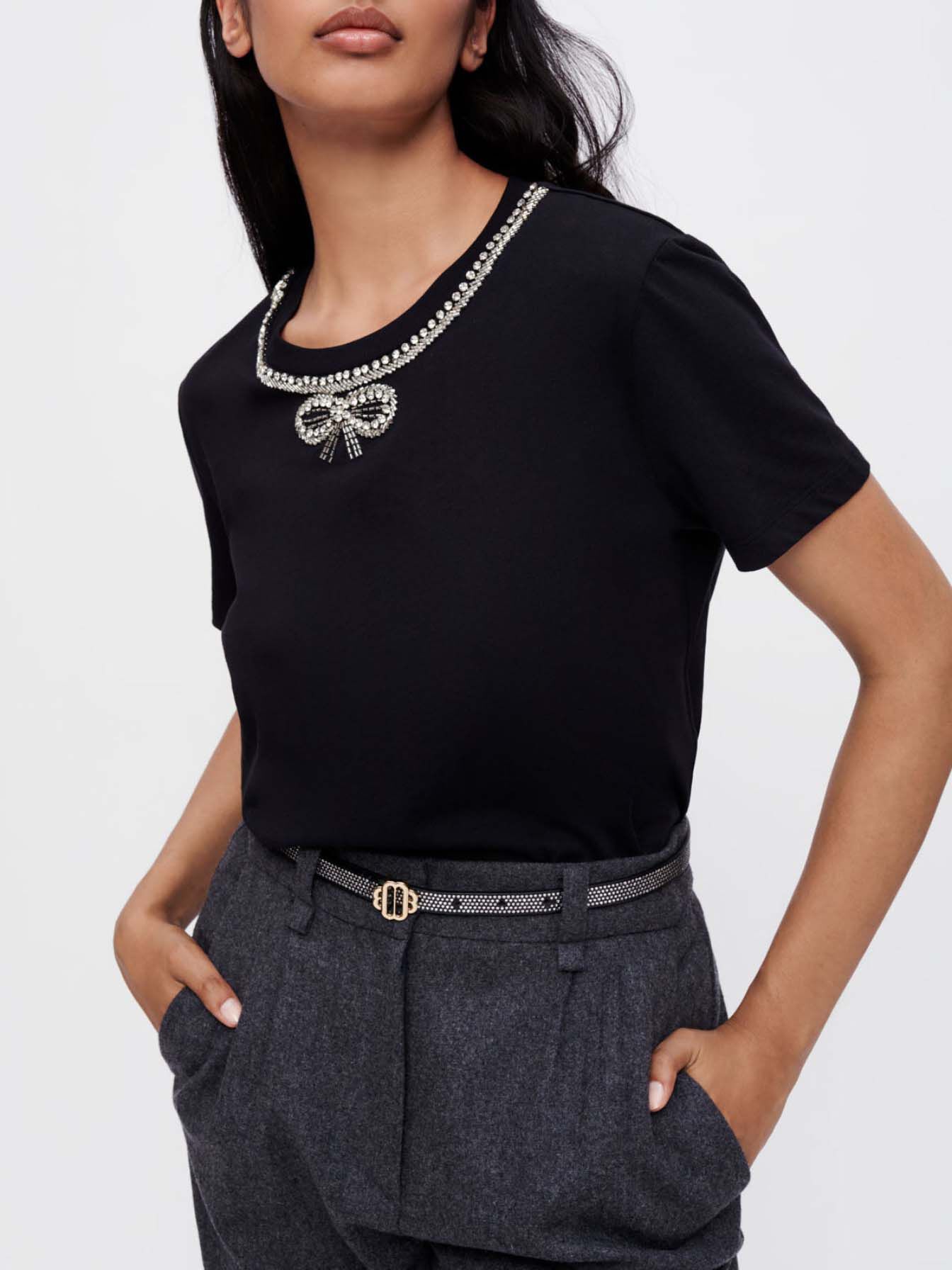 Tricou cu guler cu strasuri - Negru