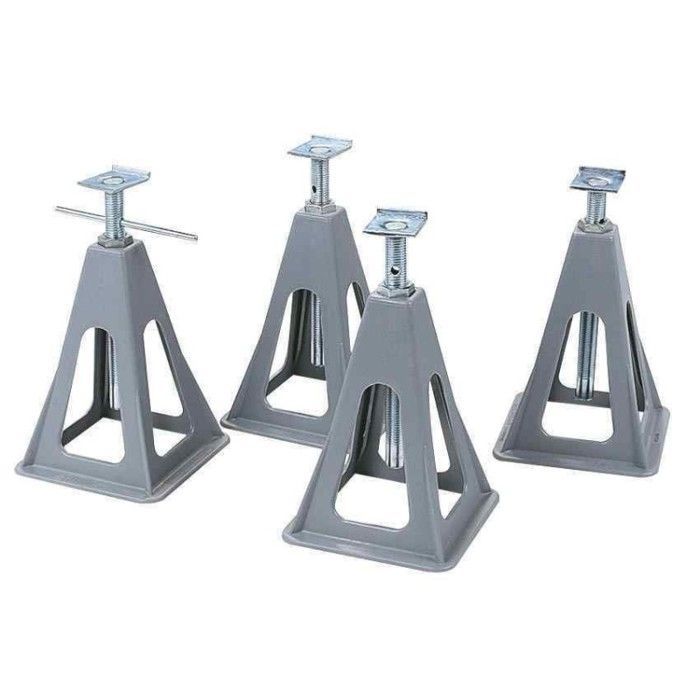 4 velas de plástico, 750 kg