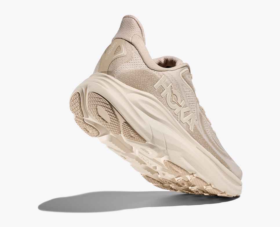 HOKA Clifton 10 ovesných vloček / ovesné mléko