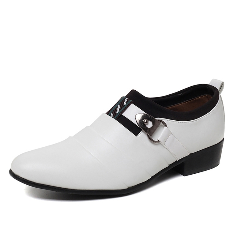 Nuove scarpe eleganti da uomo per l'estate 2021, scarpe in pelle resistenti all'usura, scarpe da lavoro da uomo in stile britannico, scarpe slip-on a punta