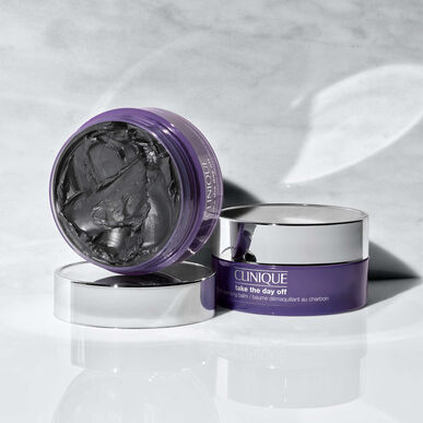 Clinique Desmaquilhante Take The Day Off parfémovaná voda s aktivním uhlím 125 ml
