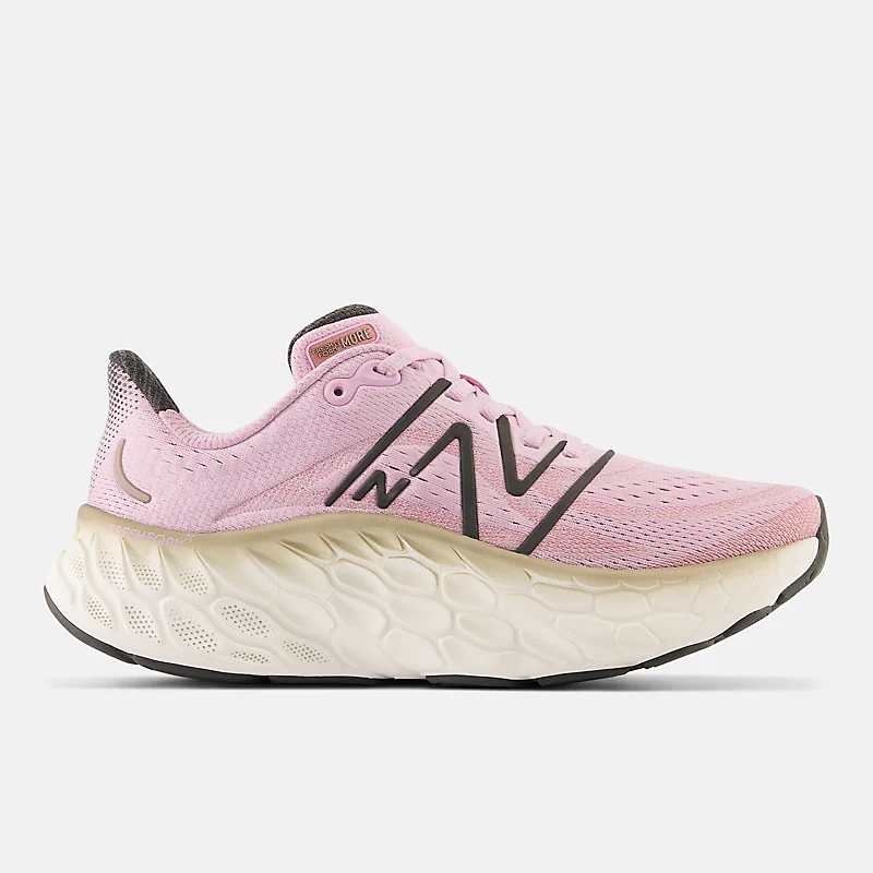 Fresh Foam X More v4 für Damen – Lilac Cloud mit schwarzem Rand und hellgoldener Metallic-Lackierung
