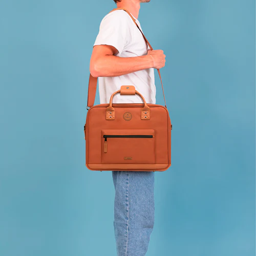 Cabaia Turin camel laptop bag