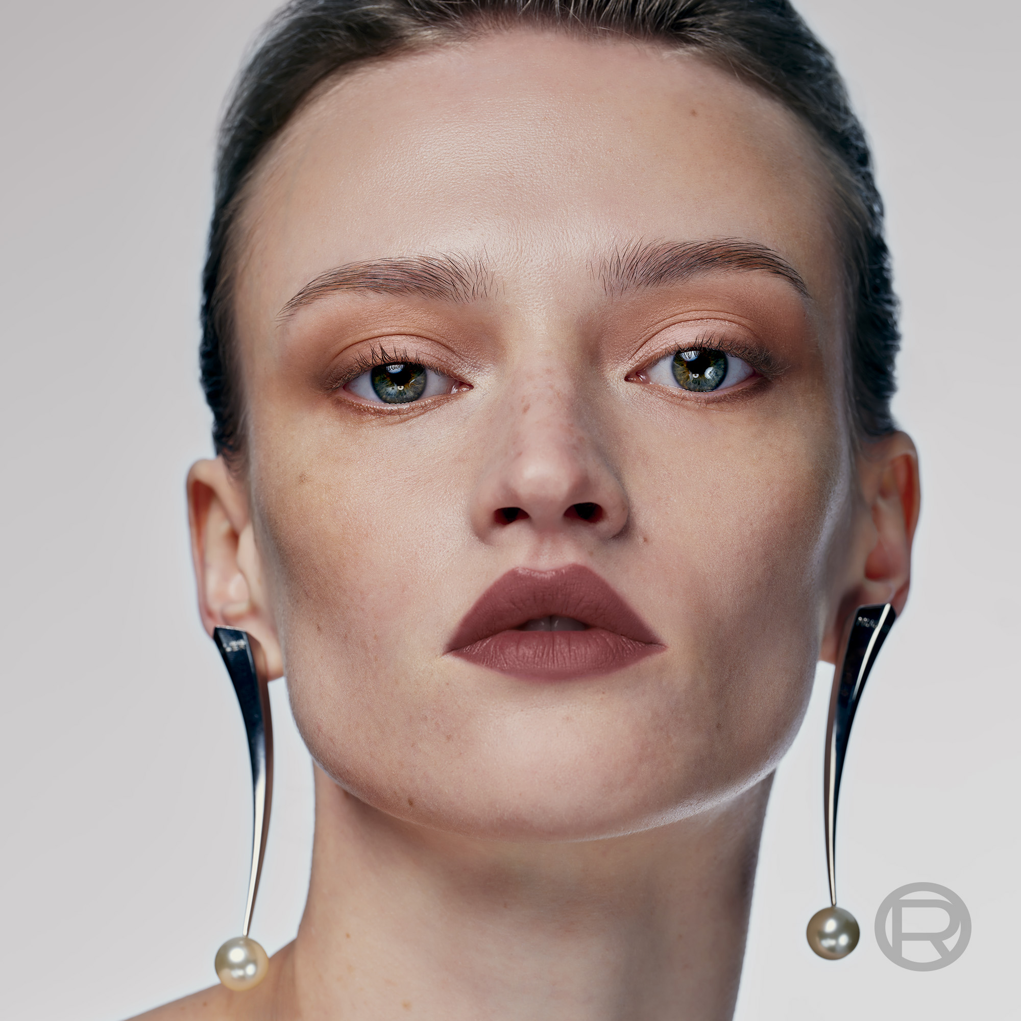 L'Oreal Paris x Mugler Power Matte кармин Кармини