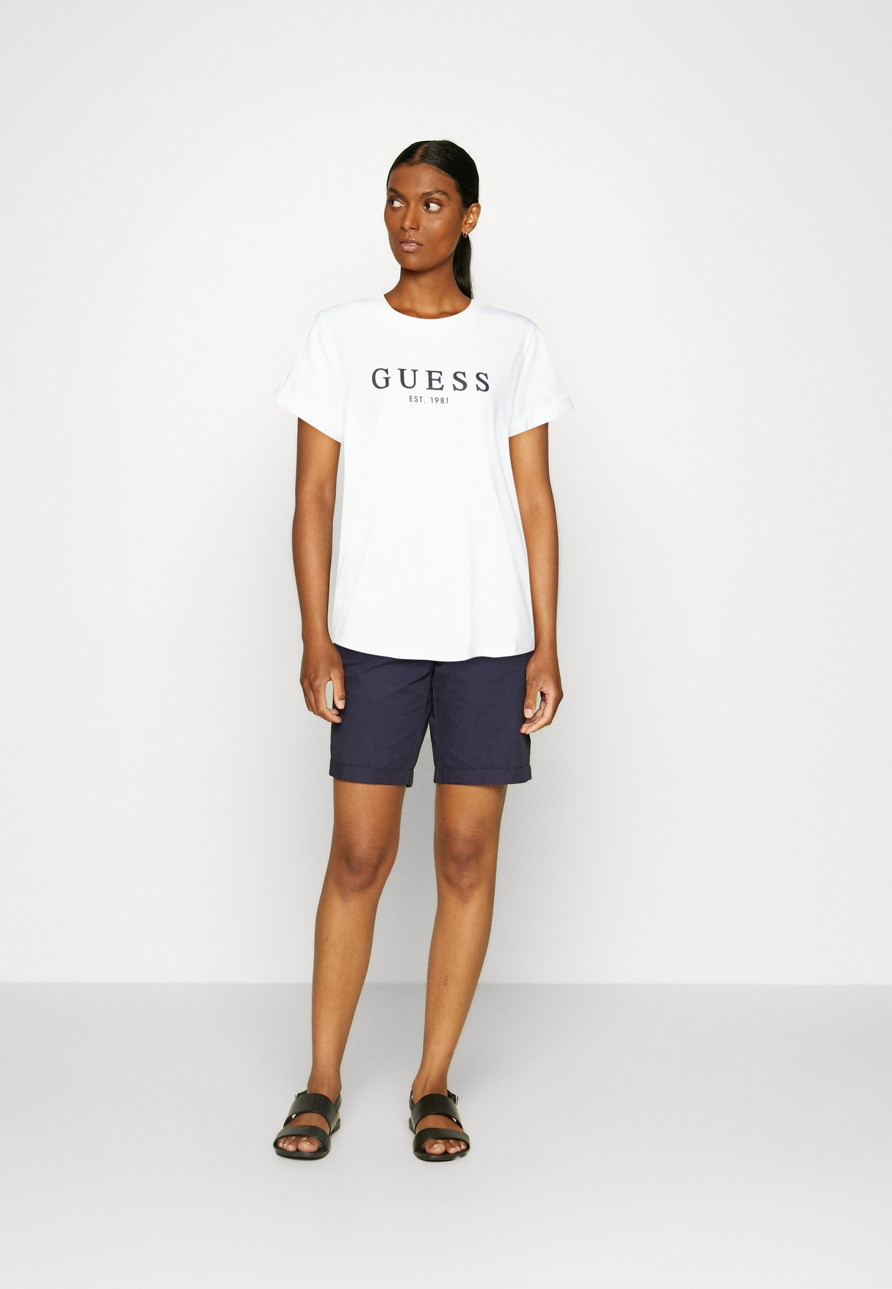 Guess ROLL CUFF - Tricou cu imprimeu - alb pur