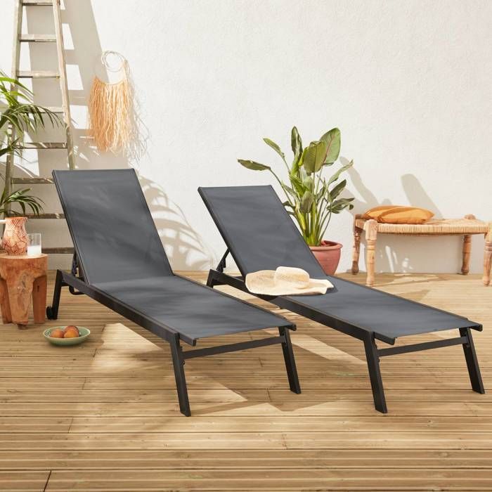 Lot de 2 bains de soleil ELSA en aluminium gris anthracite et textilène gris taupe. transats multi positions avec roulettes