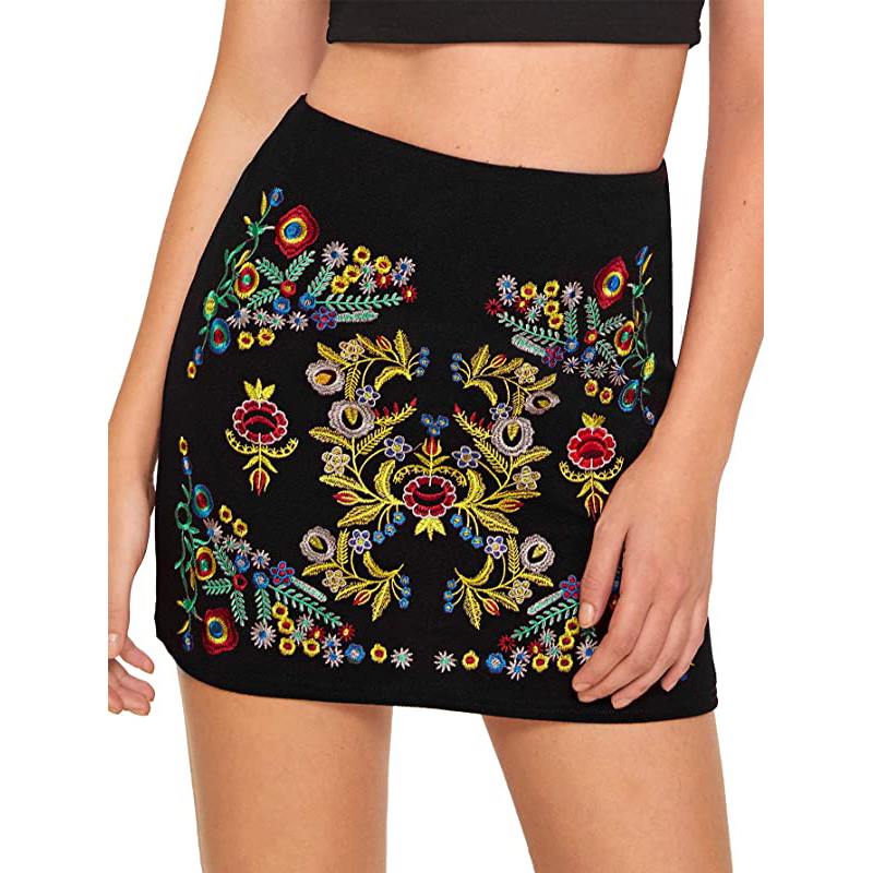 Jupe courte moulante à broderies florales pour femme