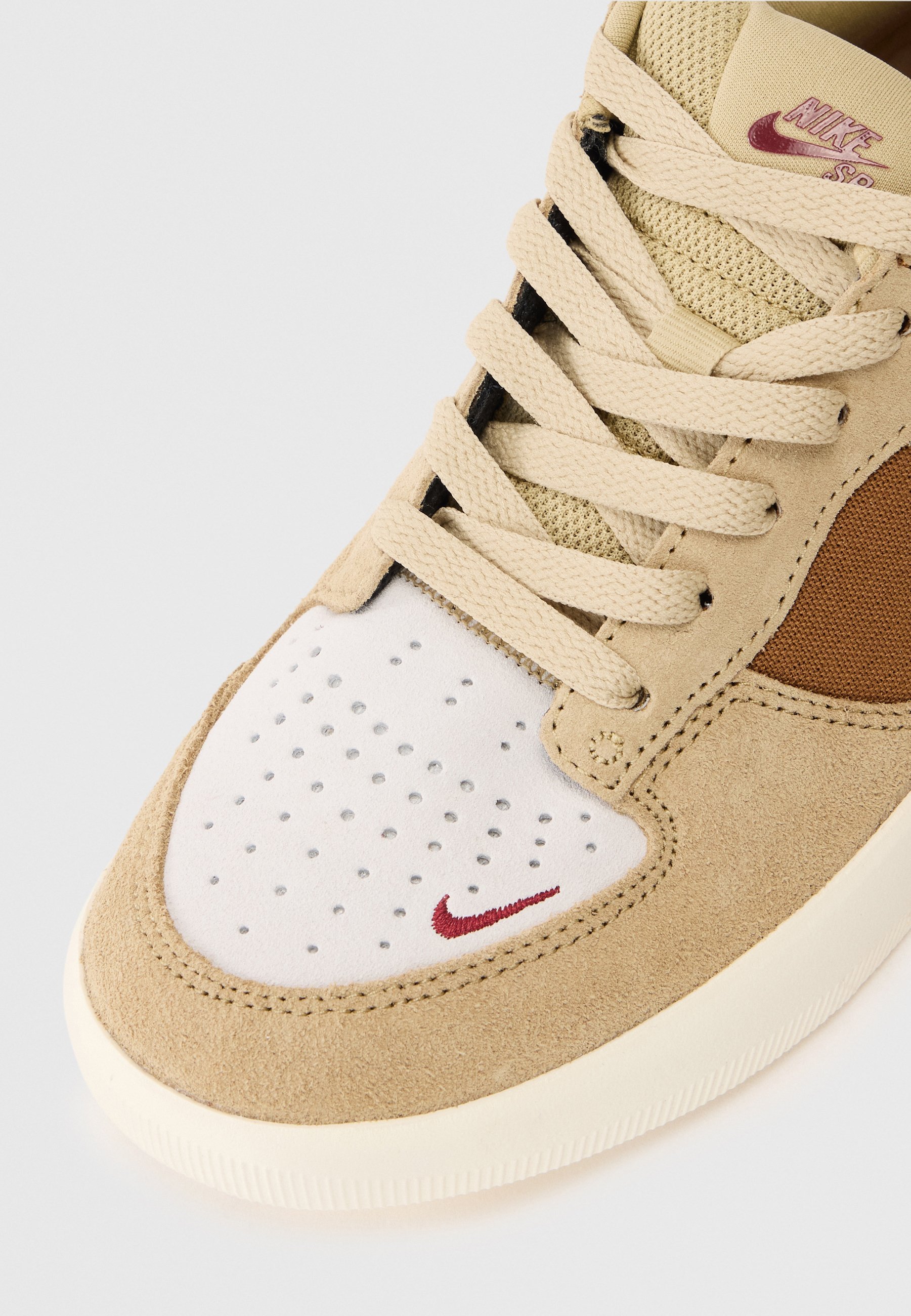 Tênis Nike SB de cano baixo