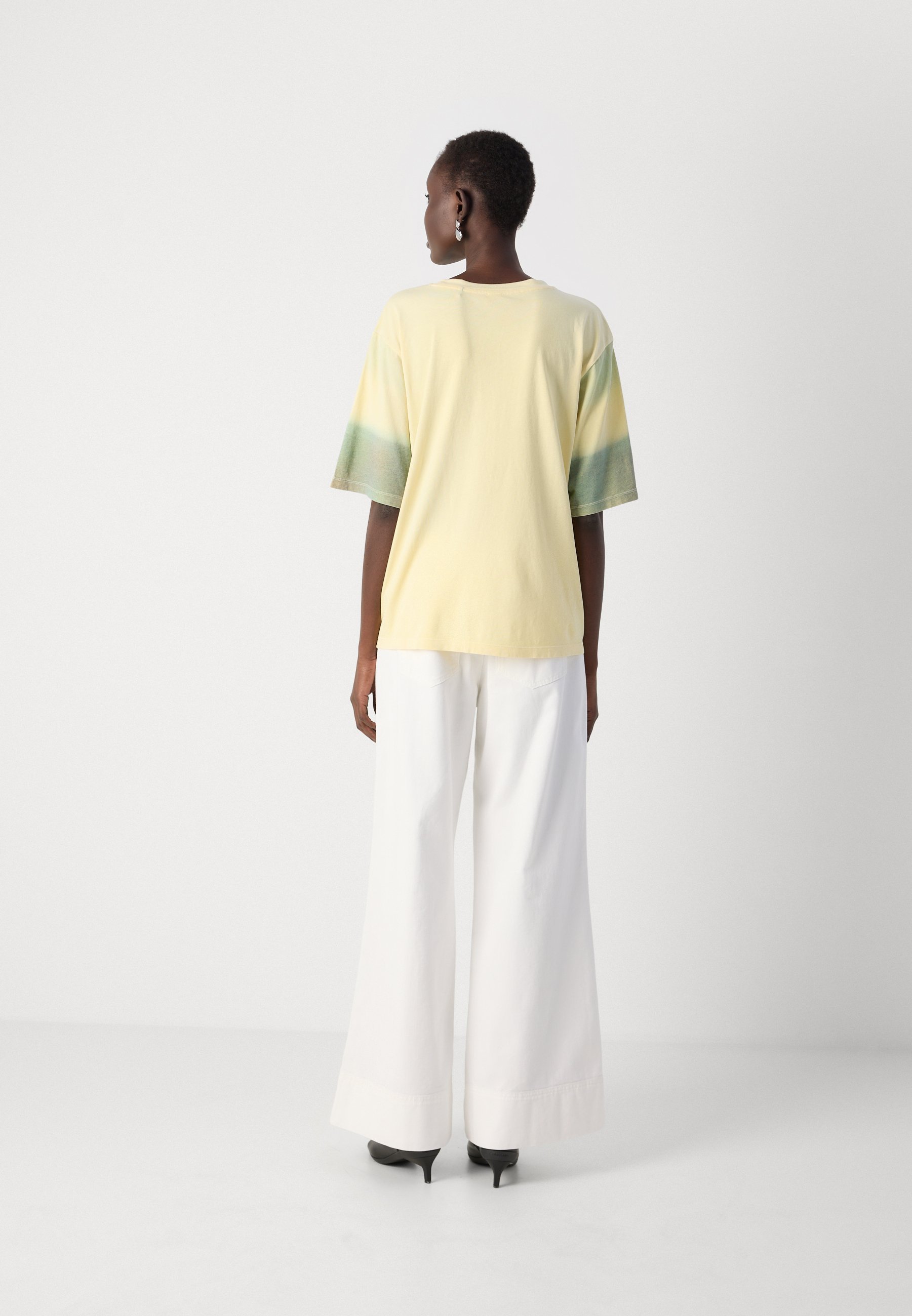 BOSS ENIS - T-shirt met print - licht pastelgeel
