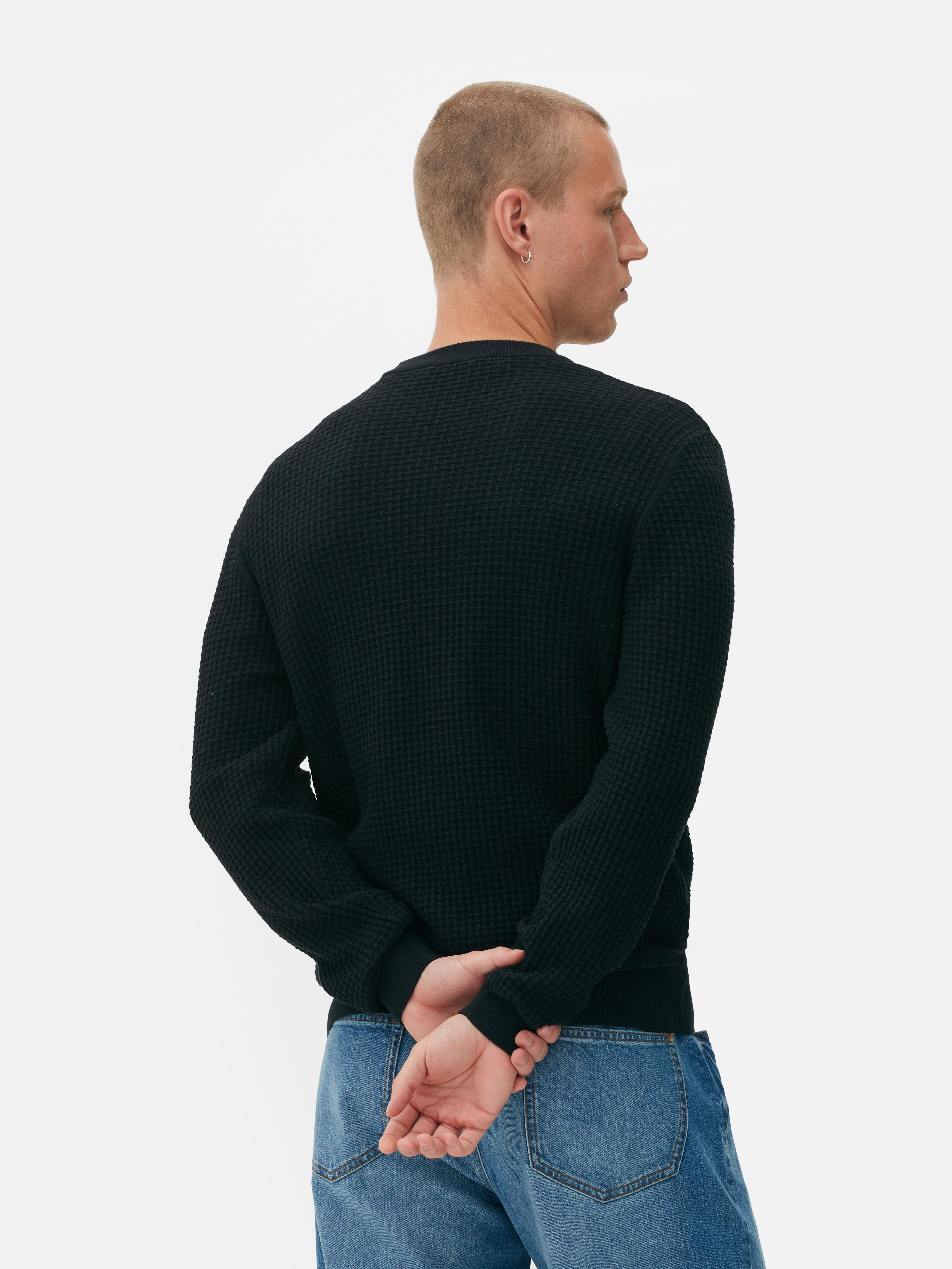 Pulover cu guler rotund și model împletit în stil coș Nu există nimic mai confortabil decât puloverul nostru cu guler rotund și model împletit în stil coș, cu manșete striate