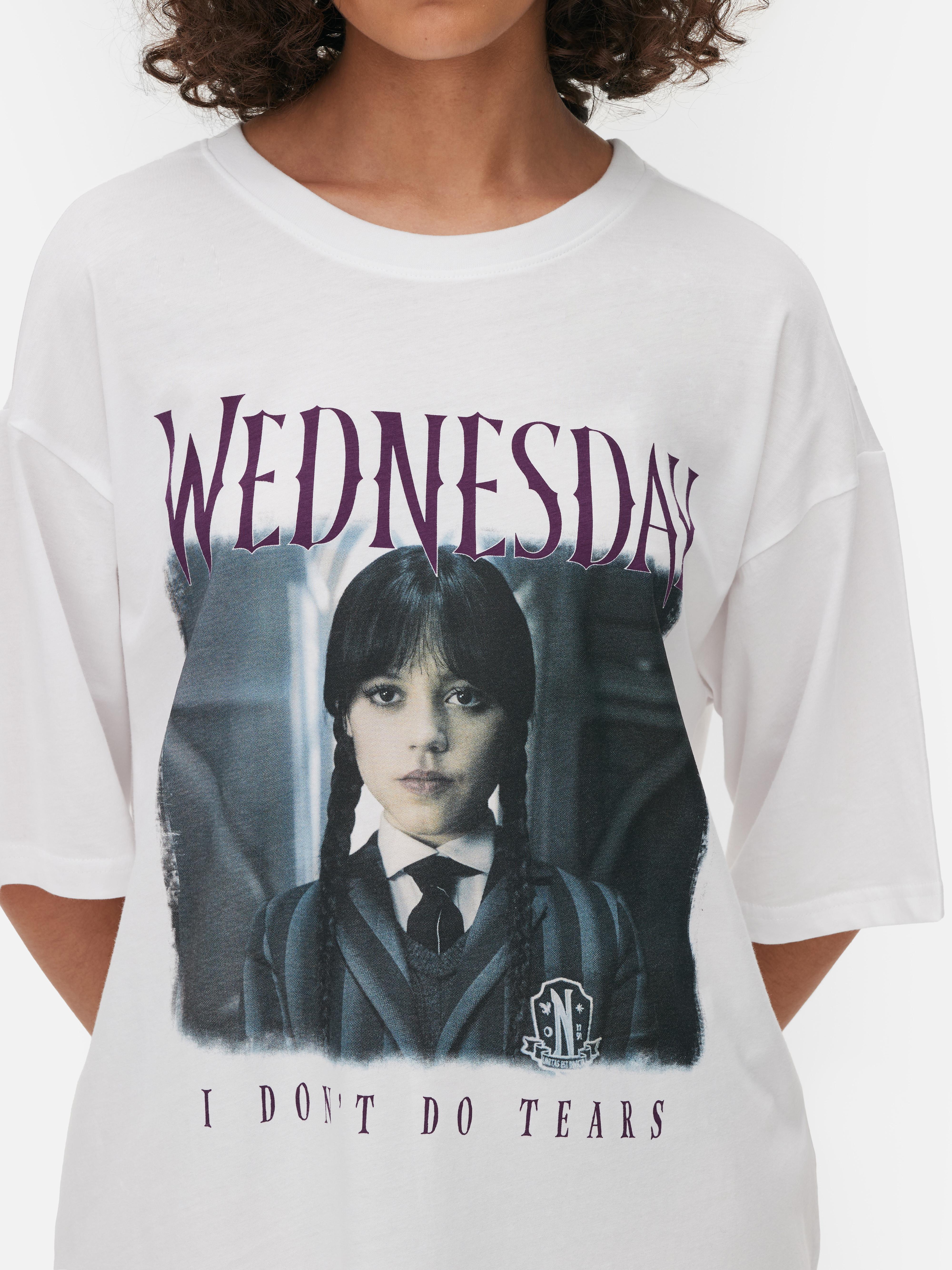 Cămașă de noapte Wednesday supradimensionată O cămașă de noapte Wednesday înfricoșătoare din bumbac pentru colecția ta