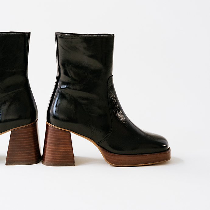 Bottines à plateformes  en cuir brillant noir
