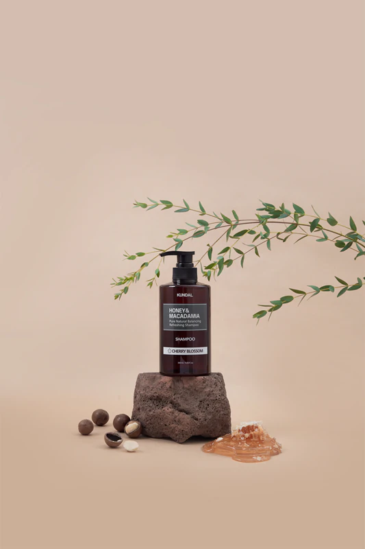 KUNDAL Honey & Macadamia Cherry Blossom natuurlijke shampoo voor droog en beschadigd haar
