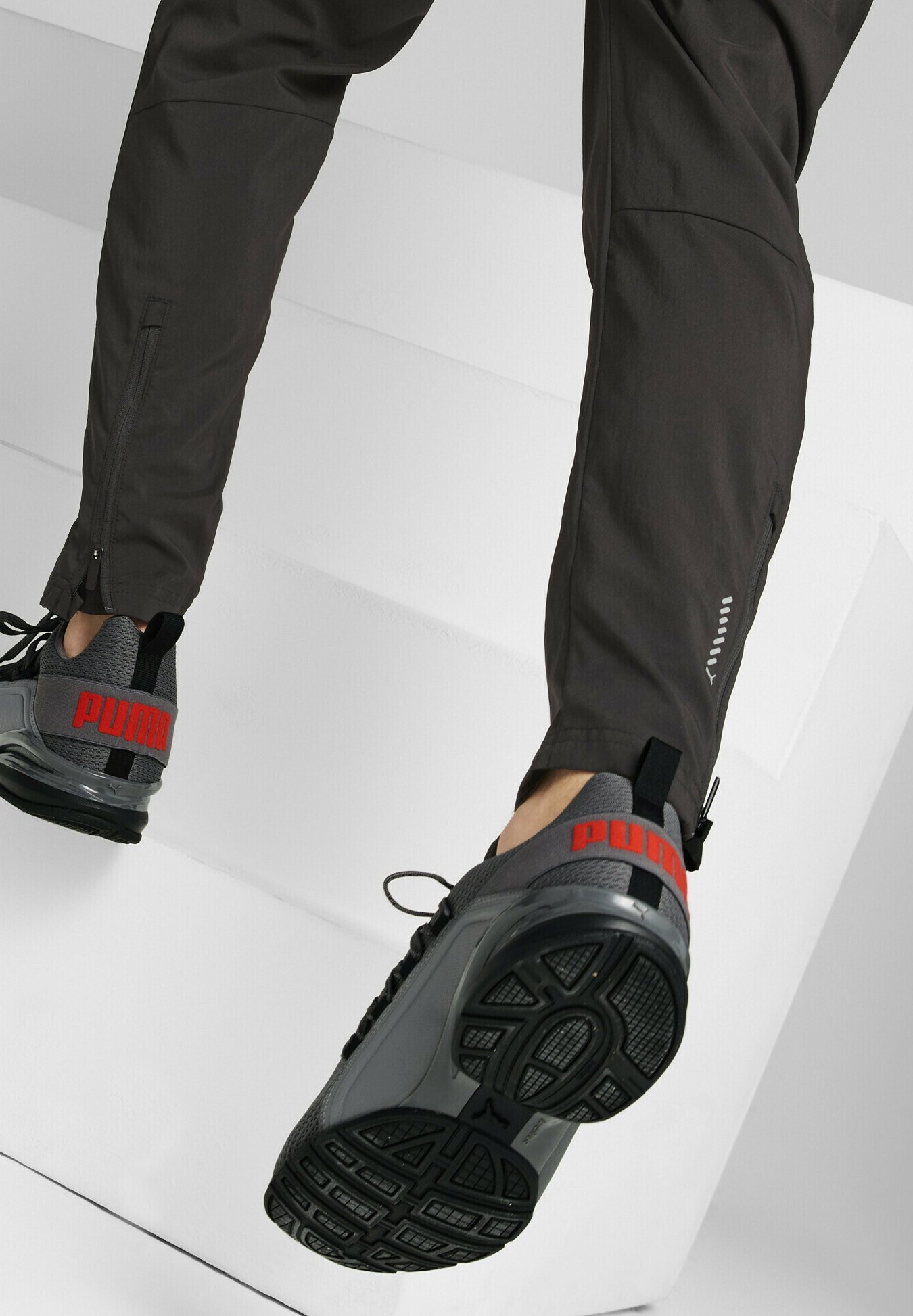 Puma AXELION REFRESH - Hardloopschoenen voor op de weg - zwart/cool donkergrijs/rood