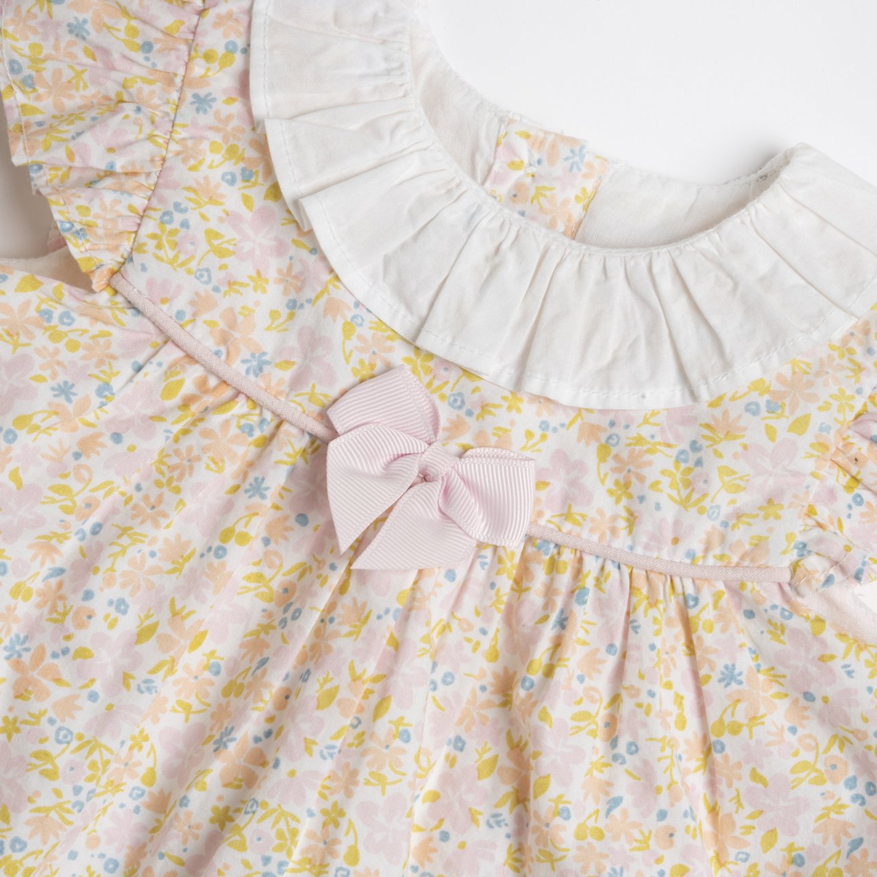 Robe bébé à volants et nœud