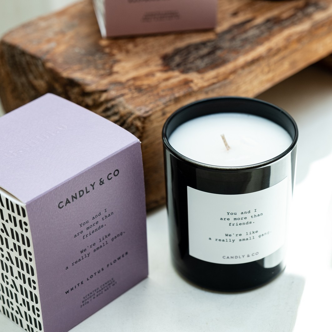 Candly&Co Bougie No.8 You and I are more than friends. We're like a really small gang.
