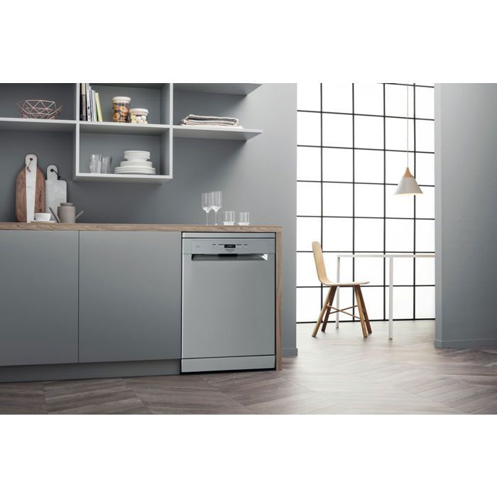 Lavastoviglie a libera installazione in acciaio inox HOTPOINT HFC3C26FX