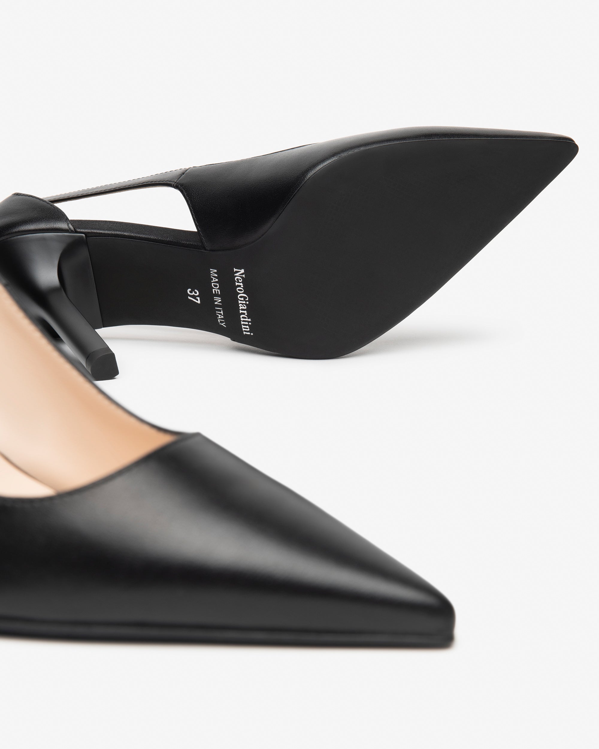  Damen-Pumps aus Leder