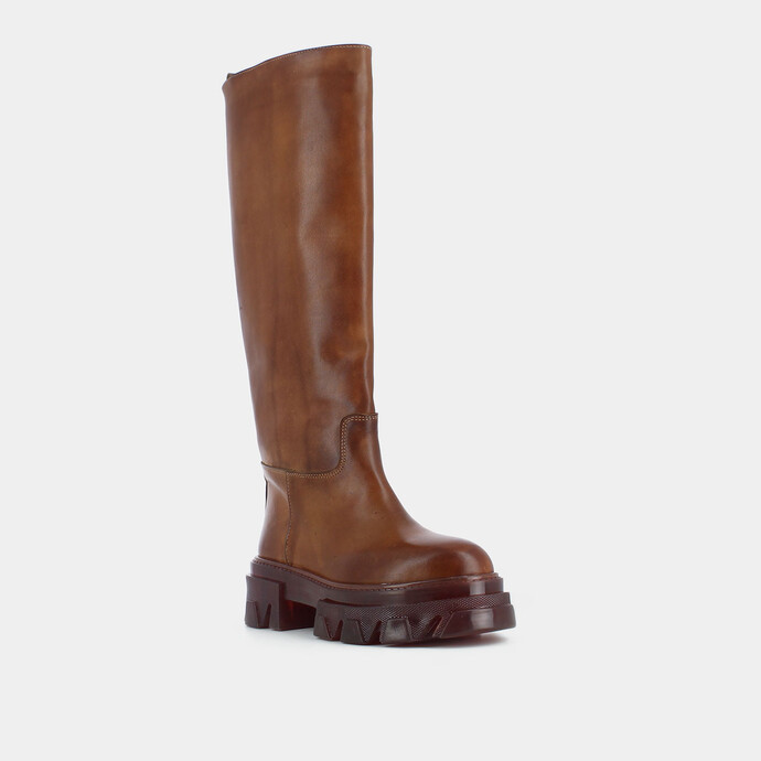 Bottes à semelles crantées  en cuir cognac