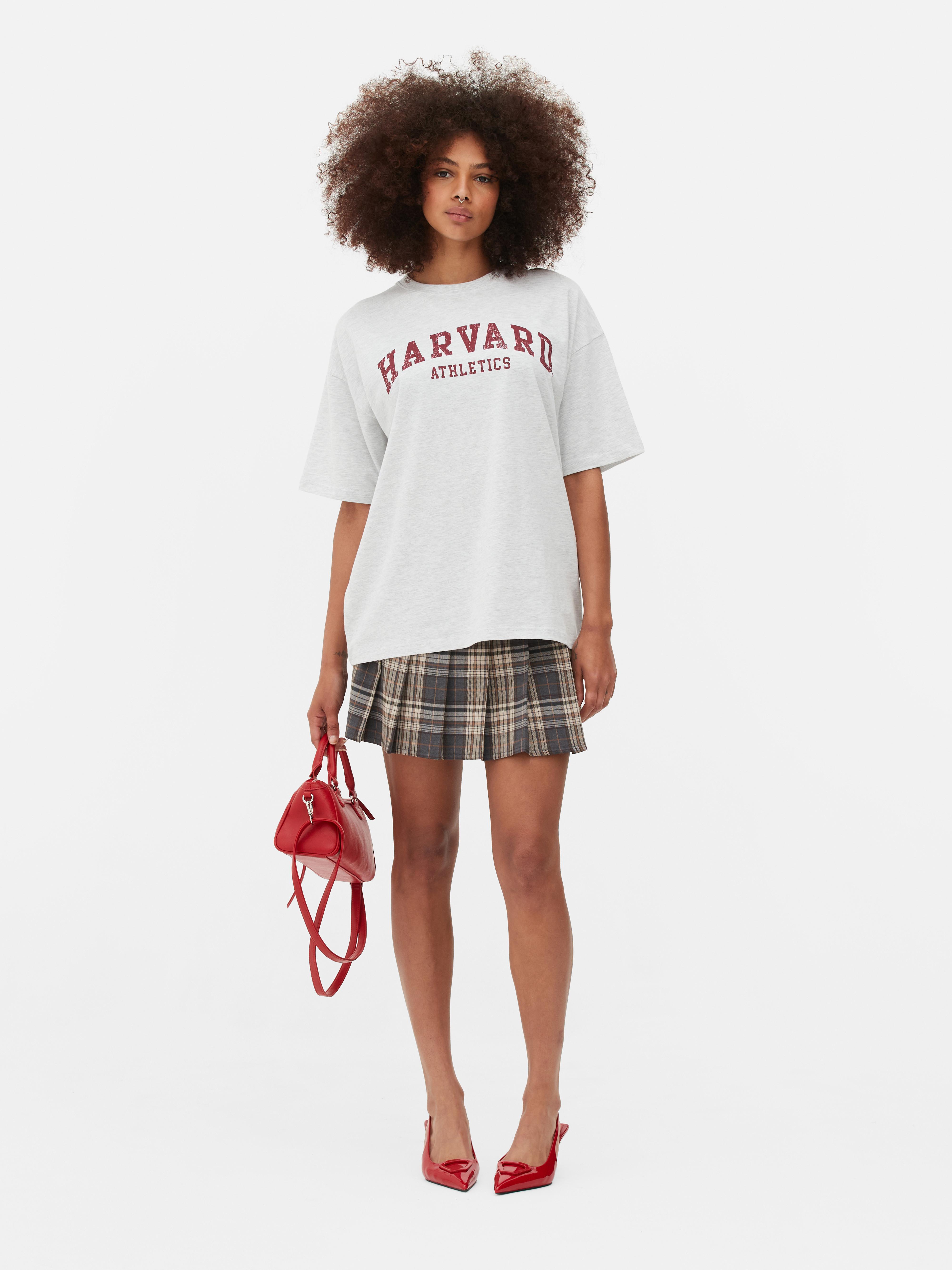 Tricou Harvard cu mânecă scurtă Pregătește-te pentru studii cu acest tricou Harvard supradimensionat cu mânecă scurtă
