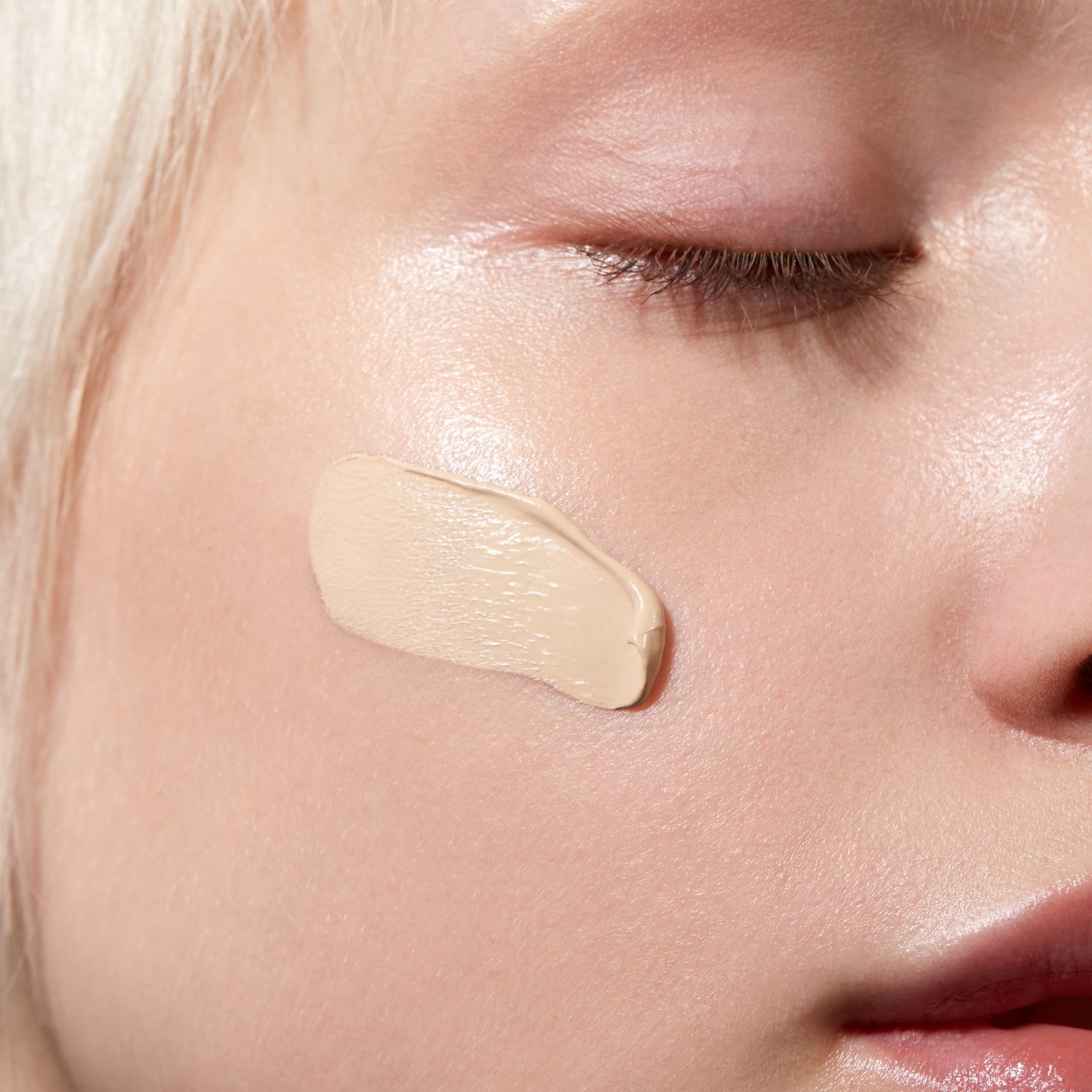 MÁDARA puder SKINONYM Semi-Matte Peptide Foundation, br. 15 KAMENA - 30 ml