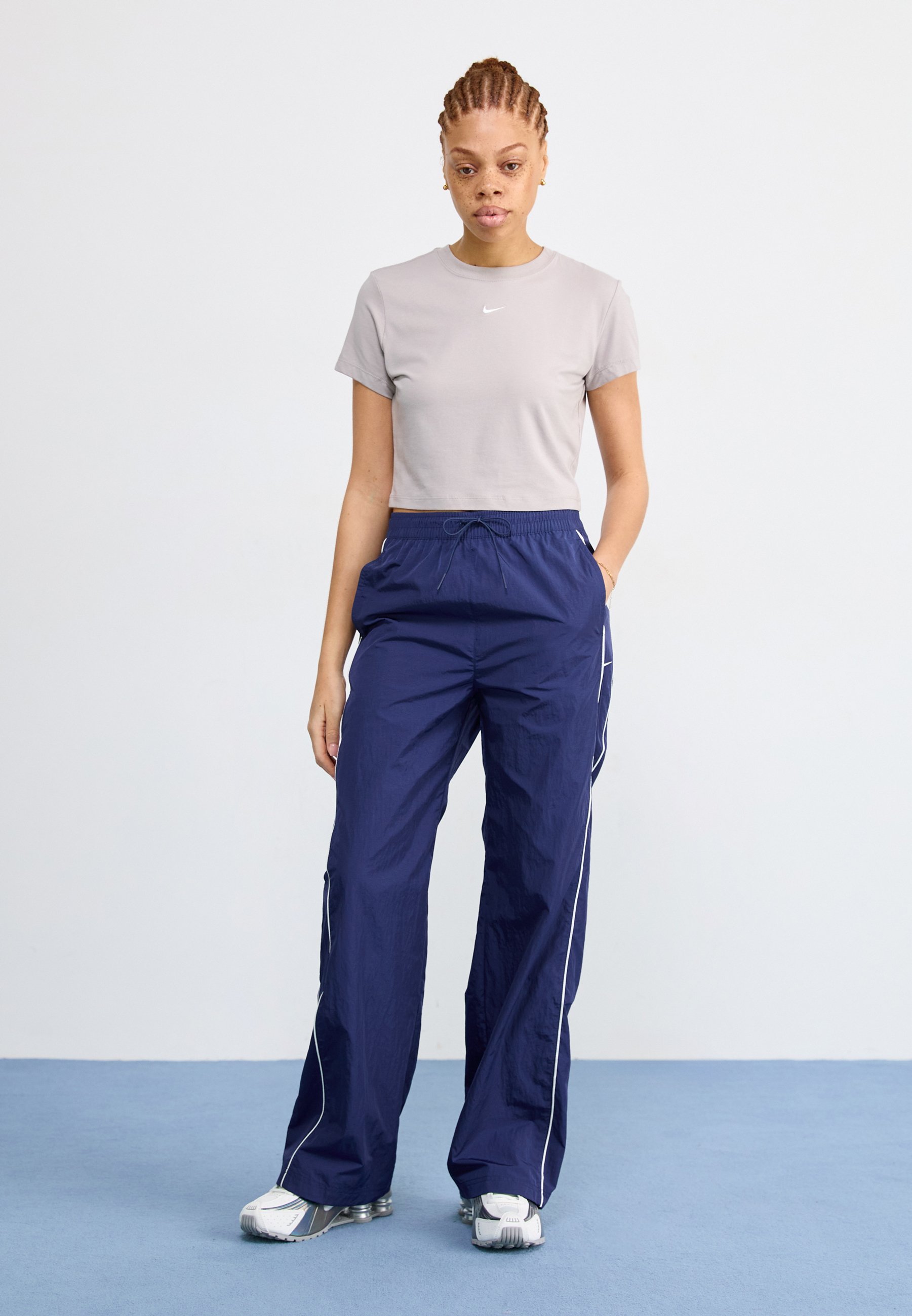 Nike Sportswear CROP - Basic T-shirt - collegegrijs/sail