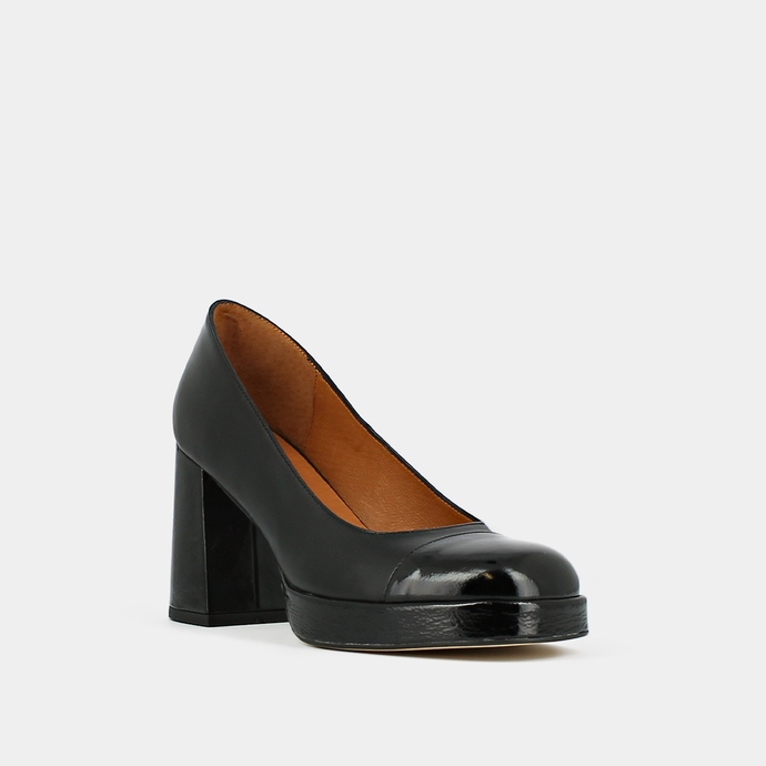 Escarpins à plateformes et bouts ronds  en cuir et vernis plissé noir