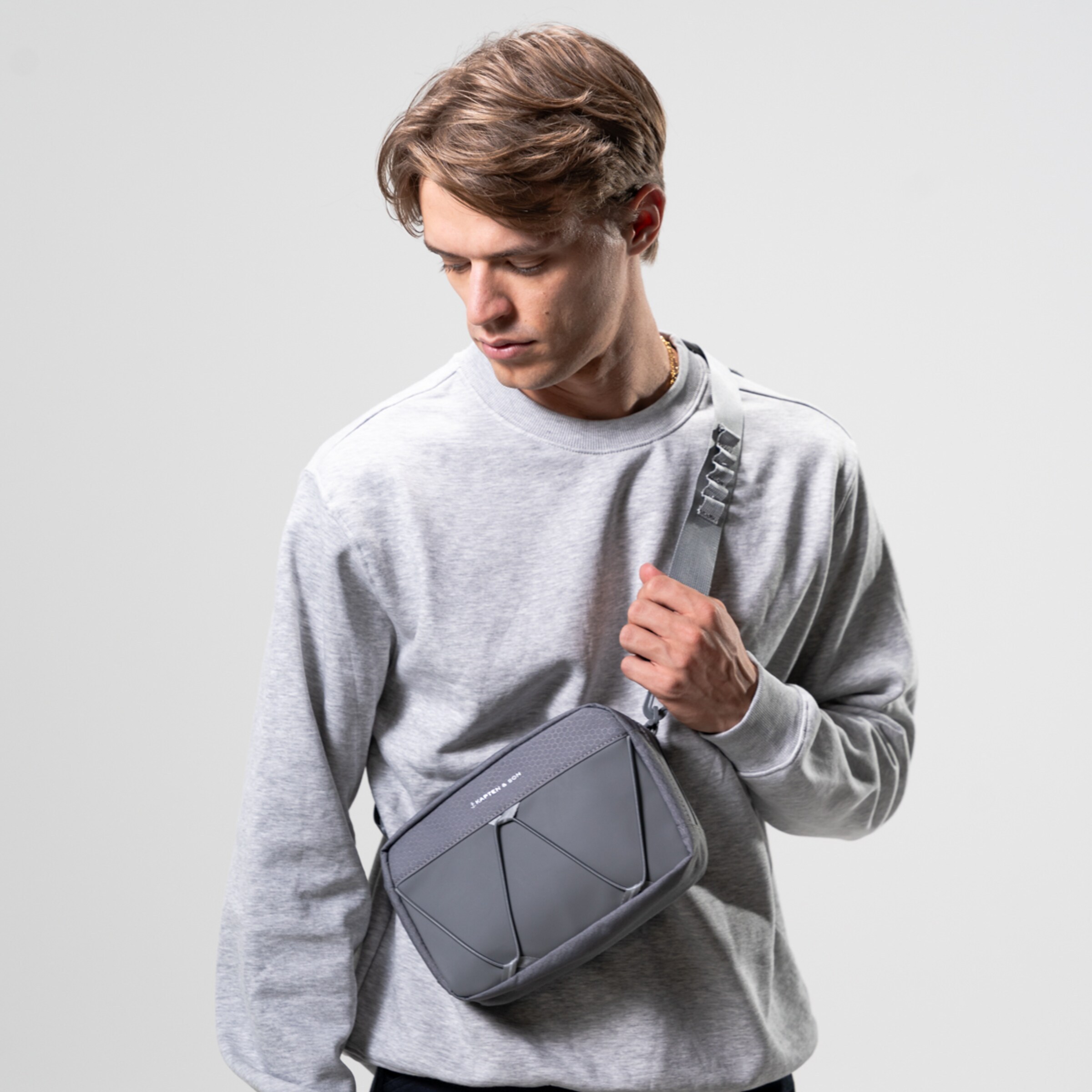 Banff Crossbody Gris Pierre
