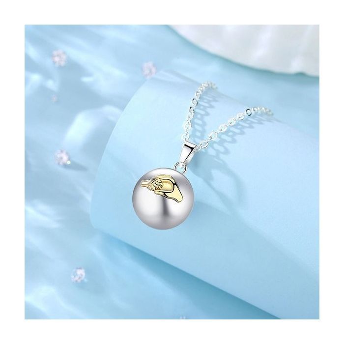 Bola de grossesse motif mains dorées mère et enfant collier bijou