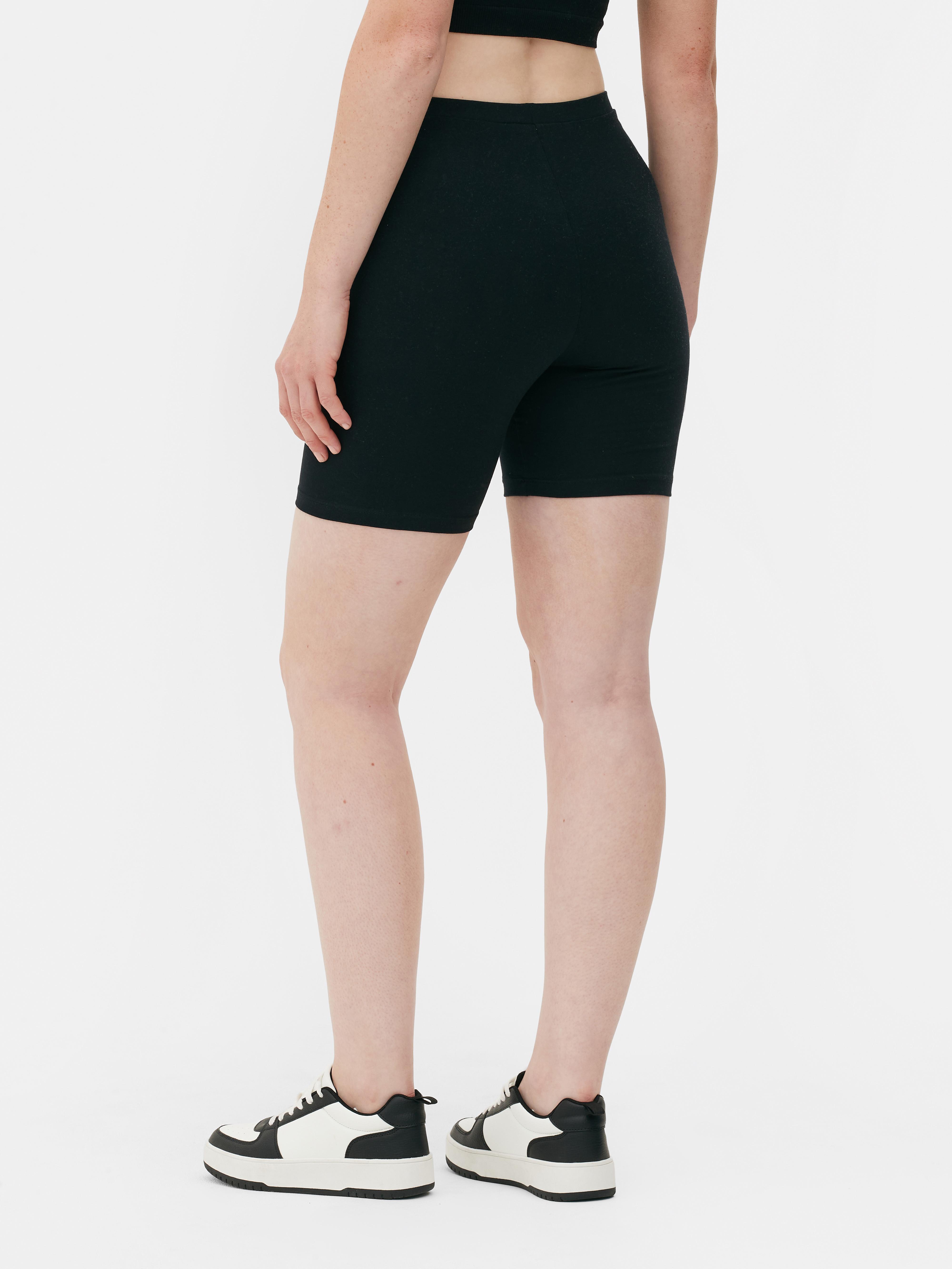 Pantaloni scurți de ciclism Urmează tendința preferată a anilor '80 cu acești pantaloni scurți de ciclism confecționați dintr-un amestec confortabil de bumbac.