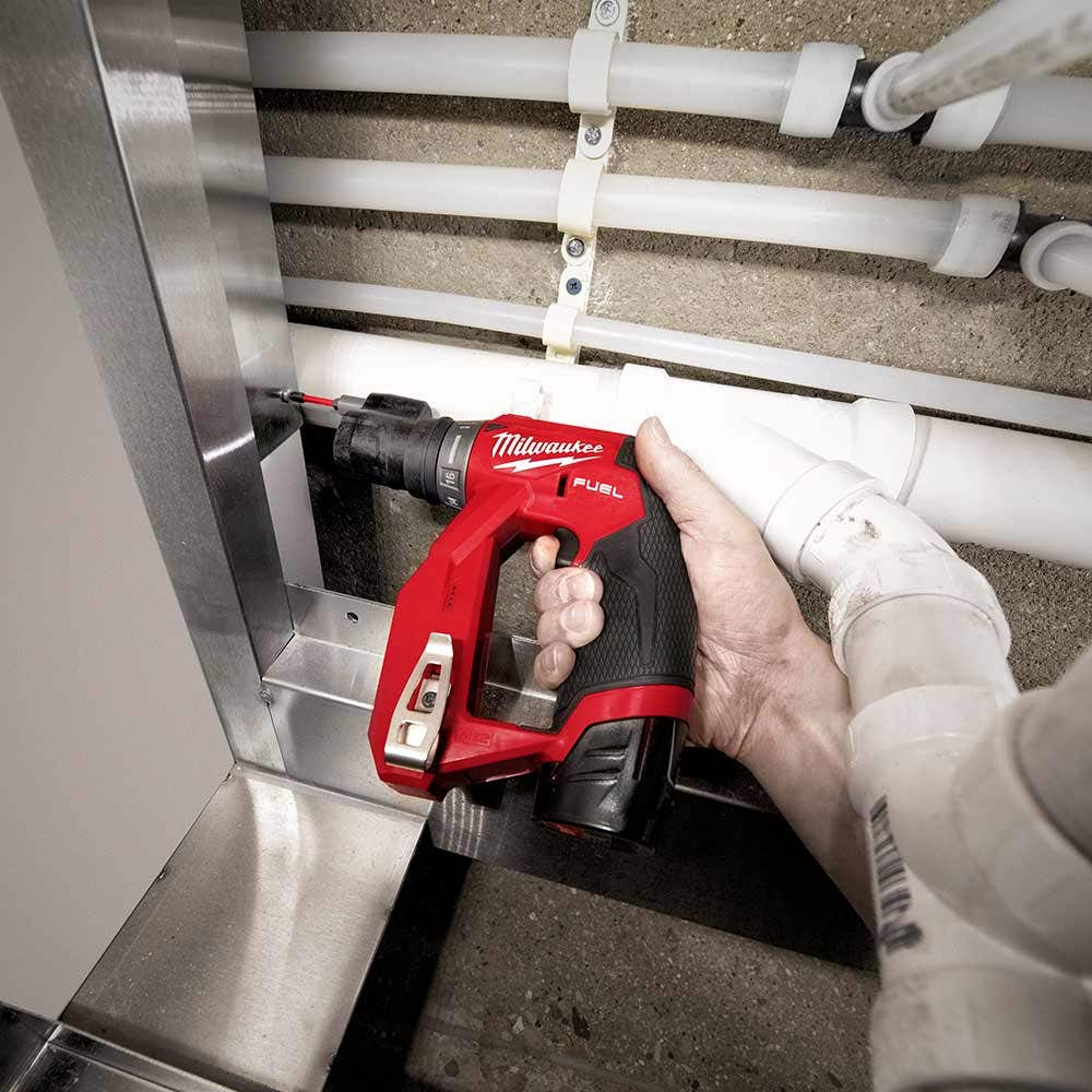 MILWAUKEE 12V 2 x 2,0 Ah 9,5mm Klempner-Bohrschrauber-Set M12FDDXKIT202B