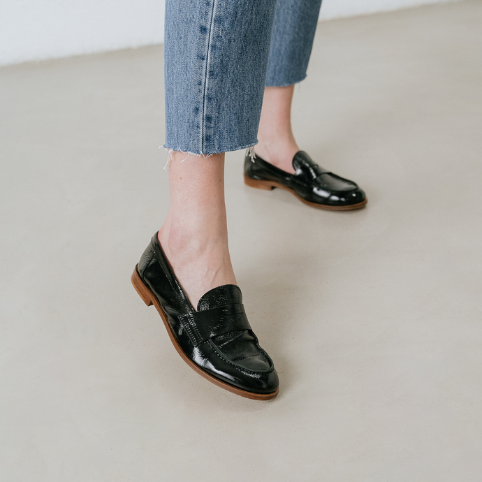 Mocassins à bouts ronds  en vernis plissé noir