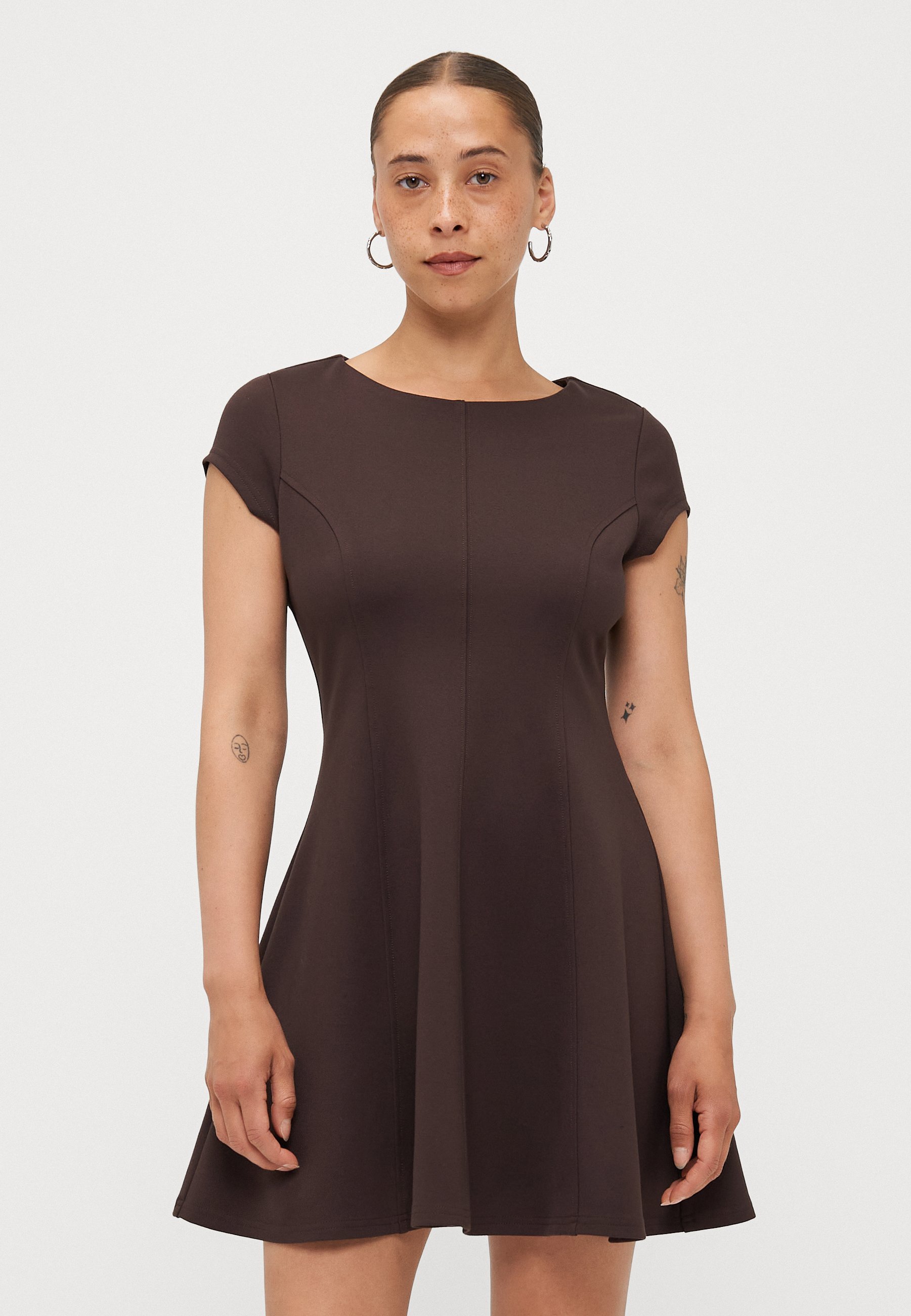 Vero Moda Petite VMJAZLYN KORTE JURK - Jersey jurk - chocoladetaart