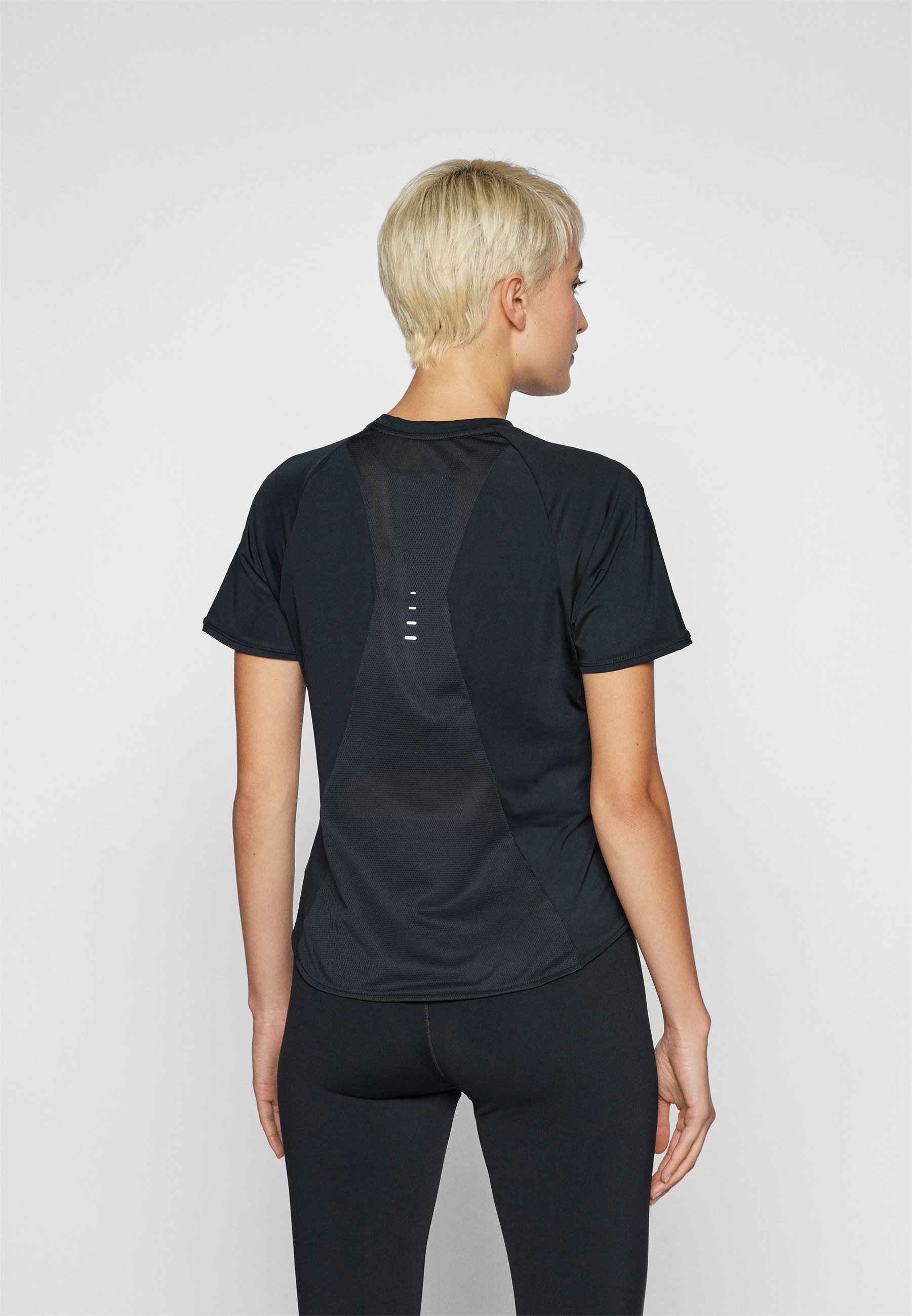 Nike Performance SWIFT TOP - Sport T-shirt - zwart/reflecterend zilver