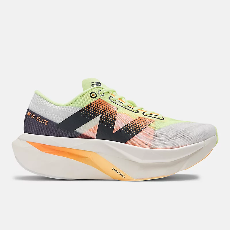 Chaussures FuelCell SuperComp Elite v4 pour femmes – Blanches avec des touches de vert citron et de mangue.