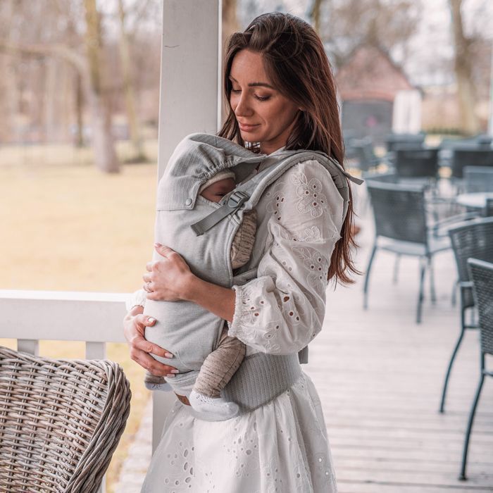 MoMi COLLET – Porte-Bébé Ergonomique et Physiologique – Portage Avant / Arrière – Réglable – Jusqu’à 15 kg – Floral