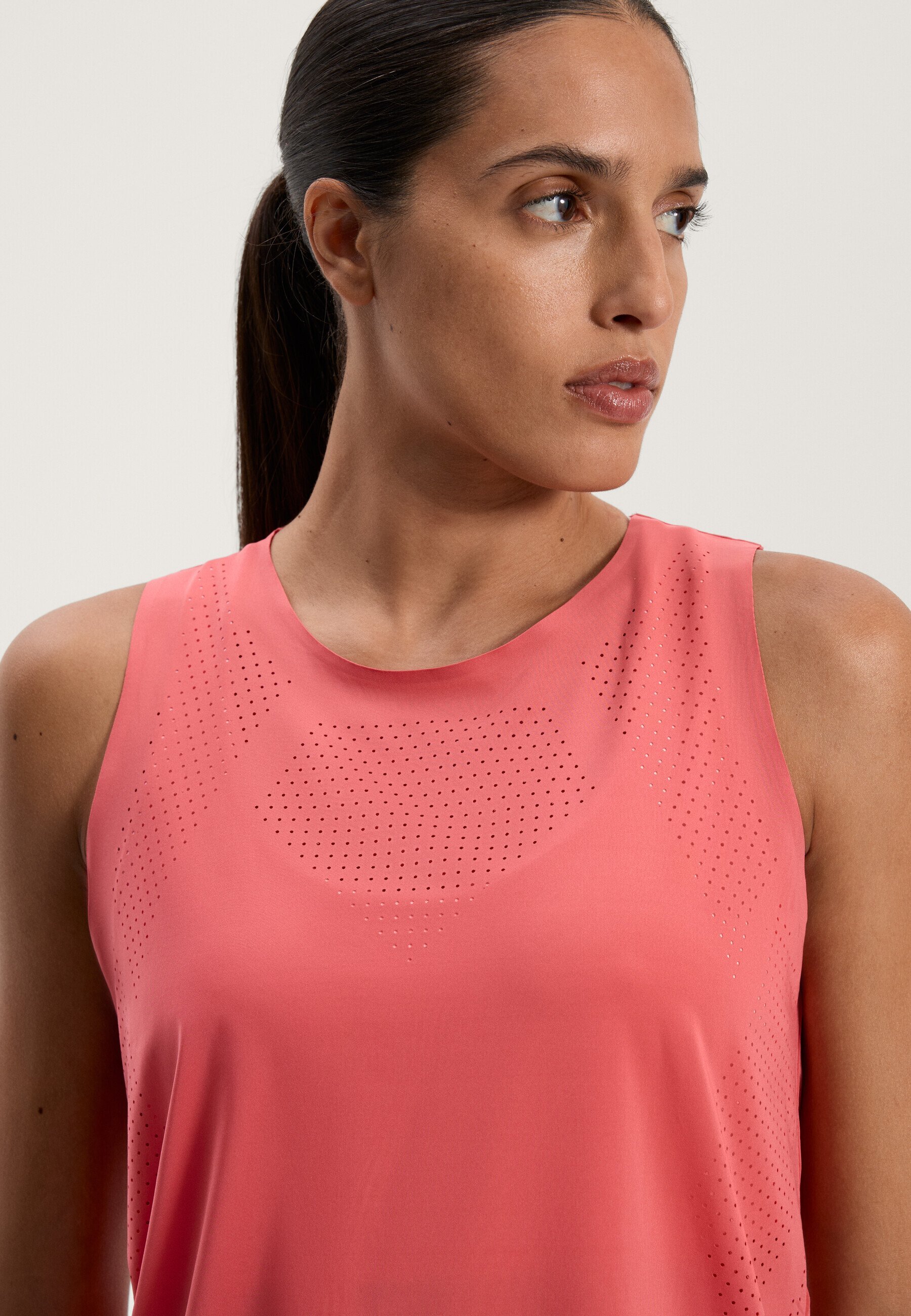 OYSHO MICROPERFORATE TECHNICAL MOUWLOOS T-SHIRT - Top - koraal