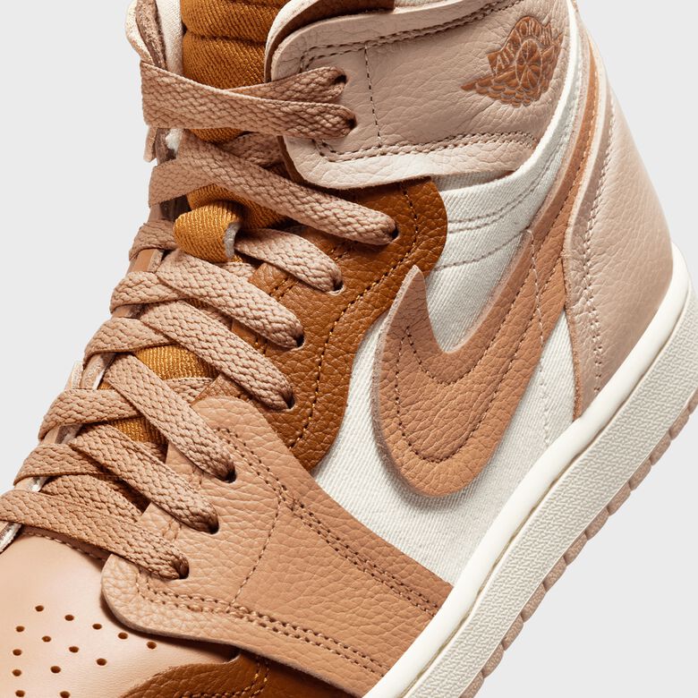 WMNS Air Jordan 1 MM High
