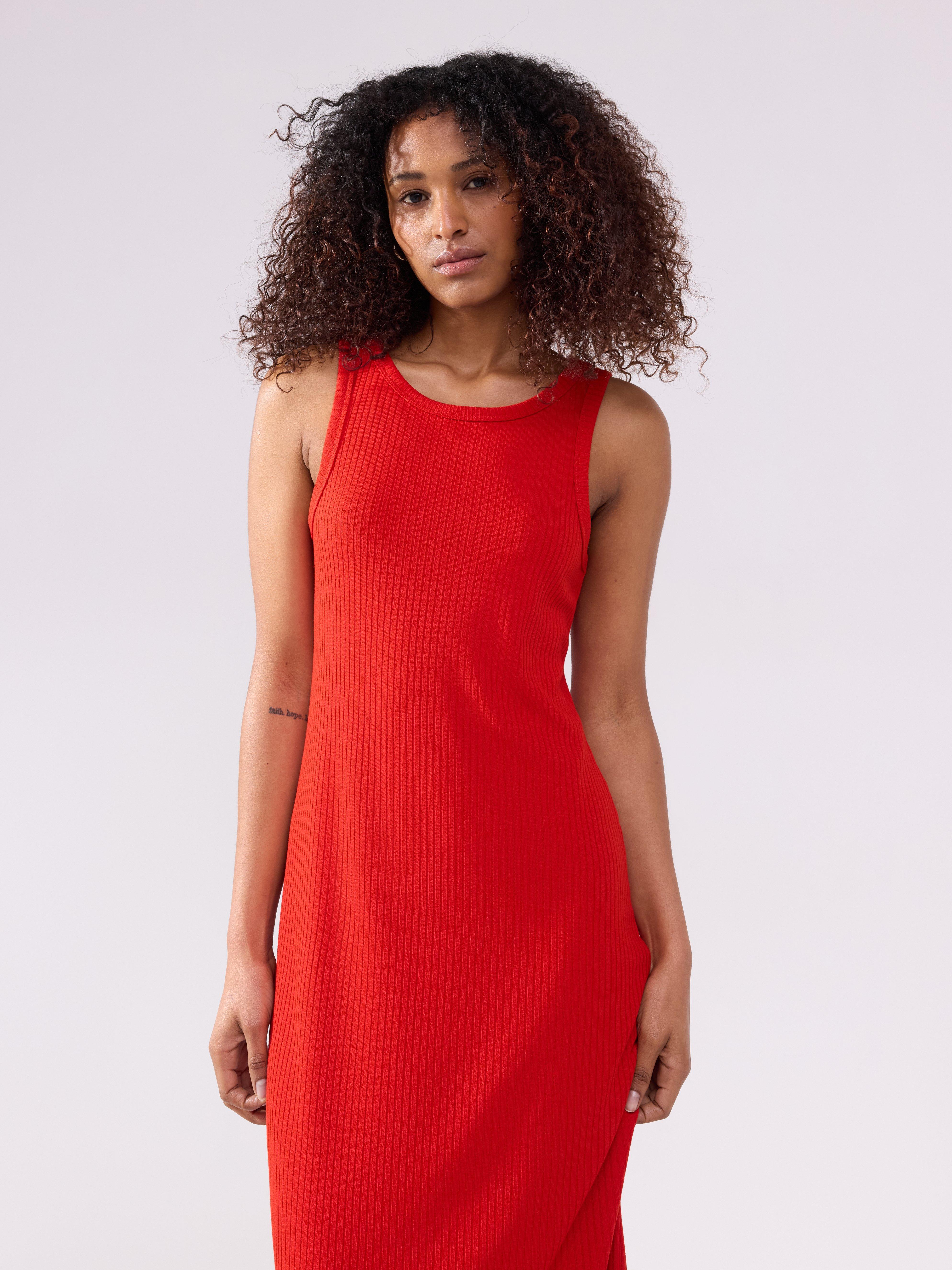 Vestido midi canelado vermelho escuro