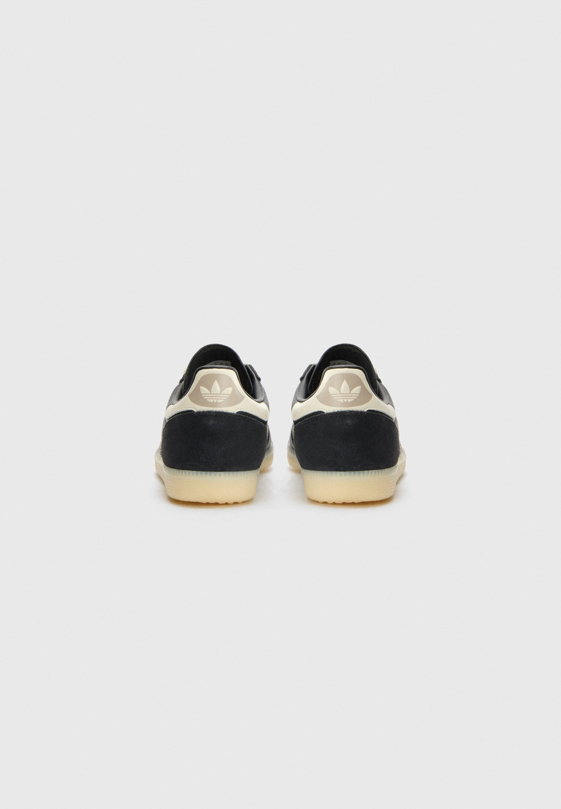 adidas Originalsi madala säärega tossud